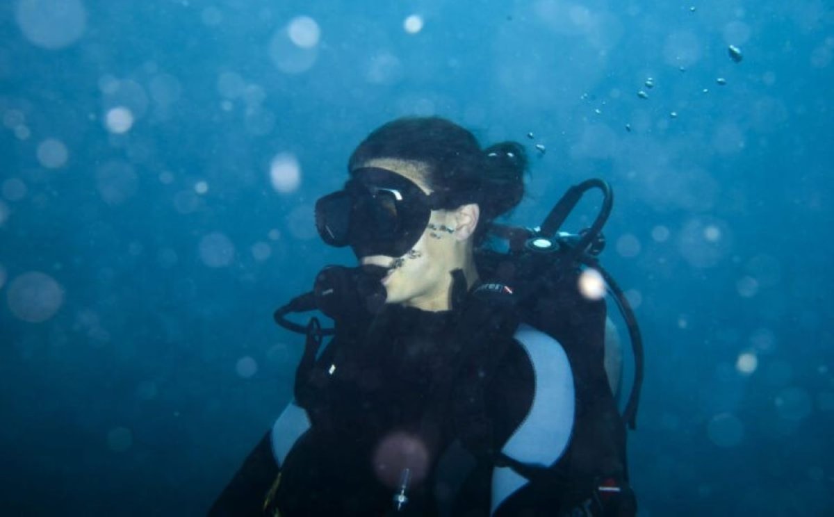 Diving to collect cone snails