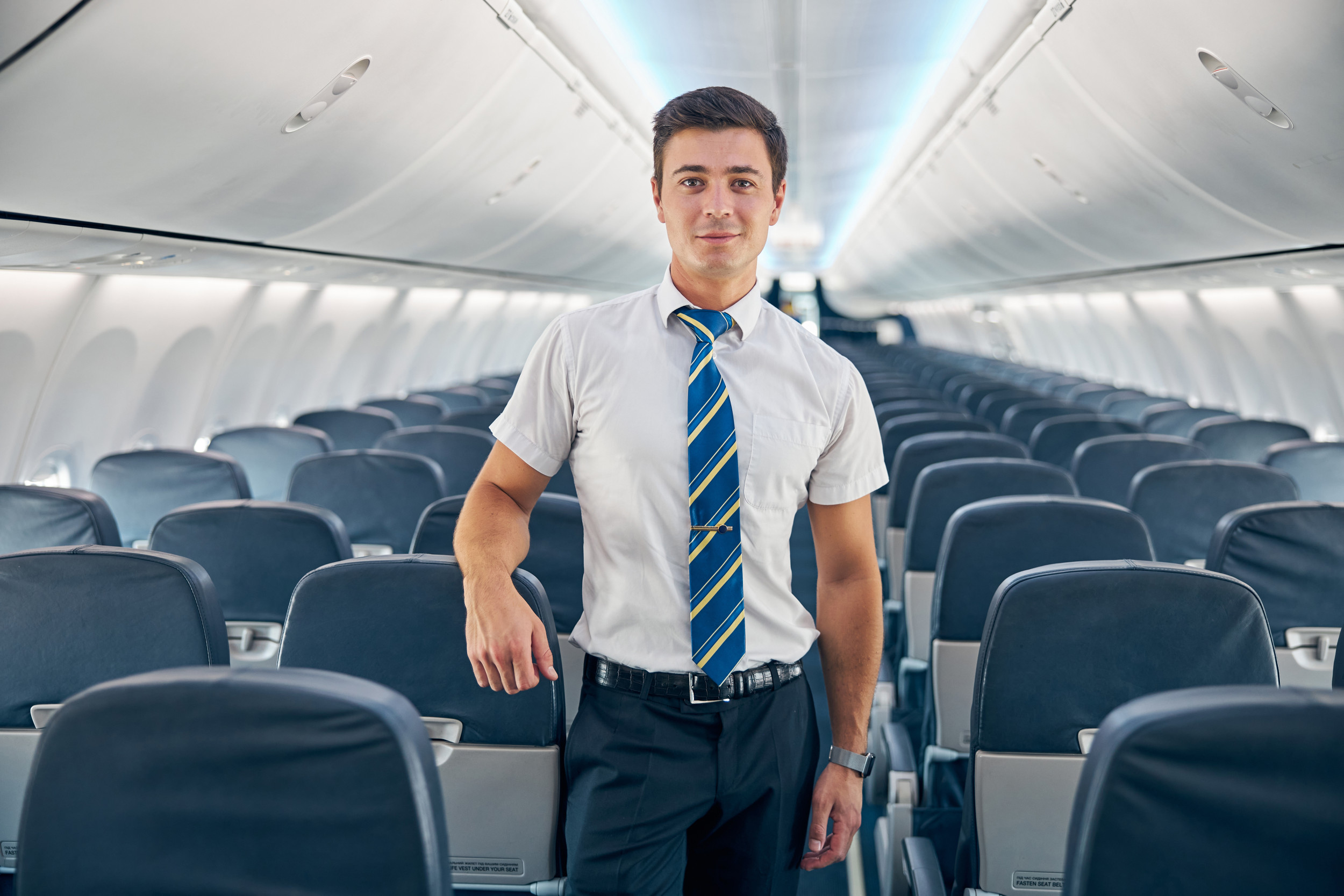 Flight attendant reveals how to board a plane “very cautiously and very carefully”