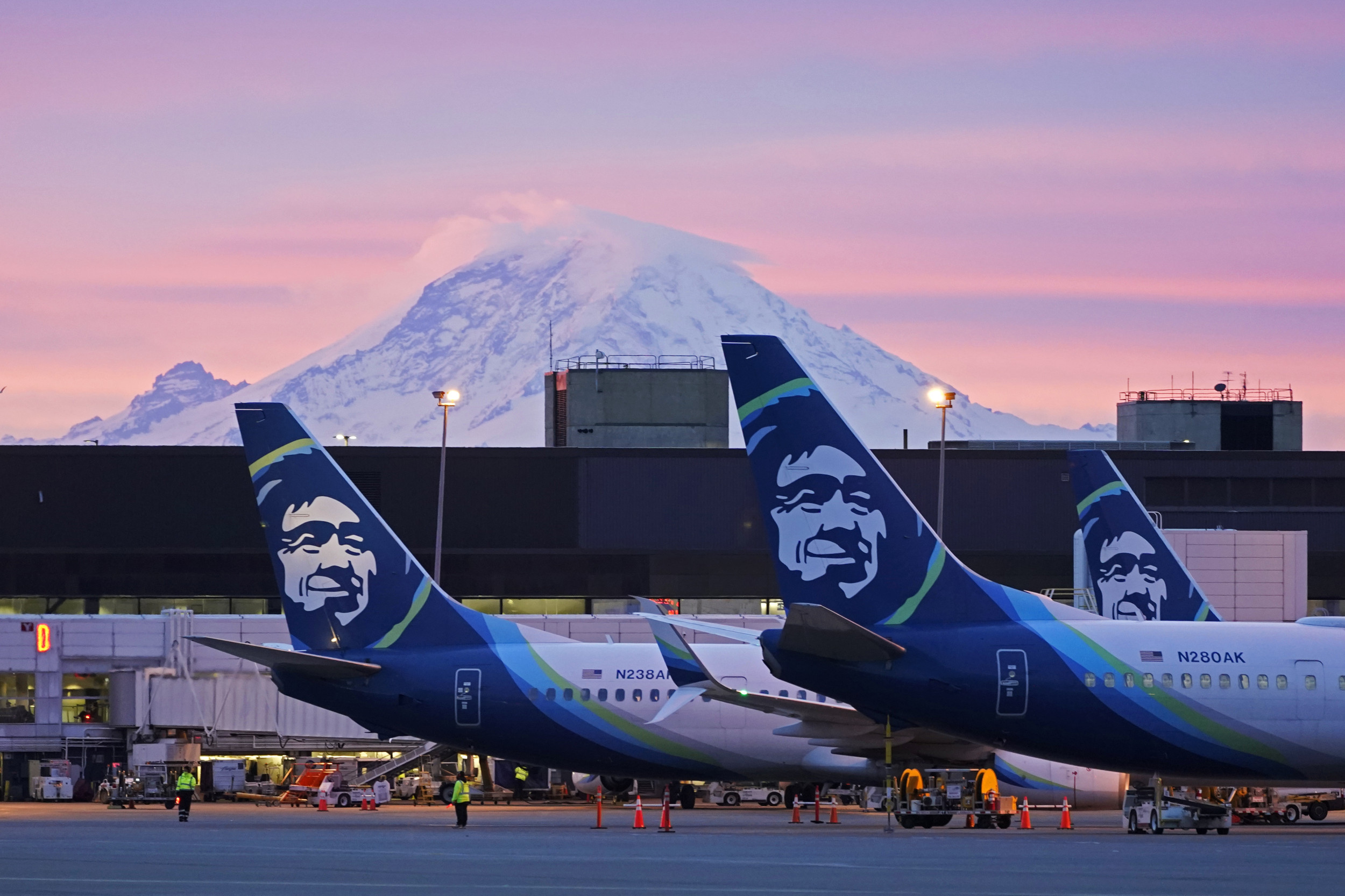 Alaska Airlines moves closer to acquiring Hawaiian Airlines