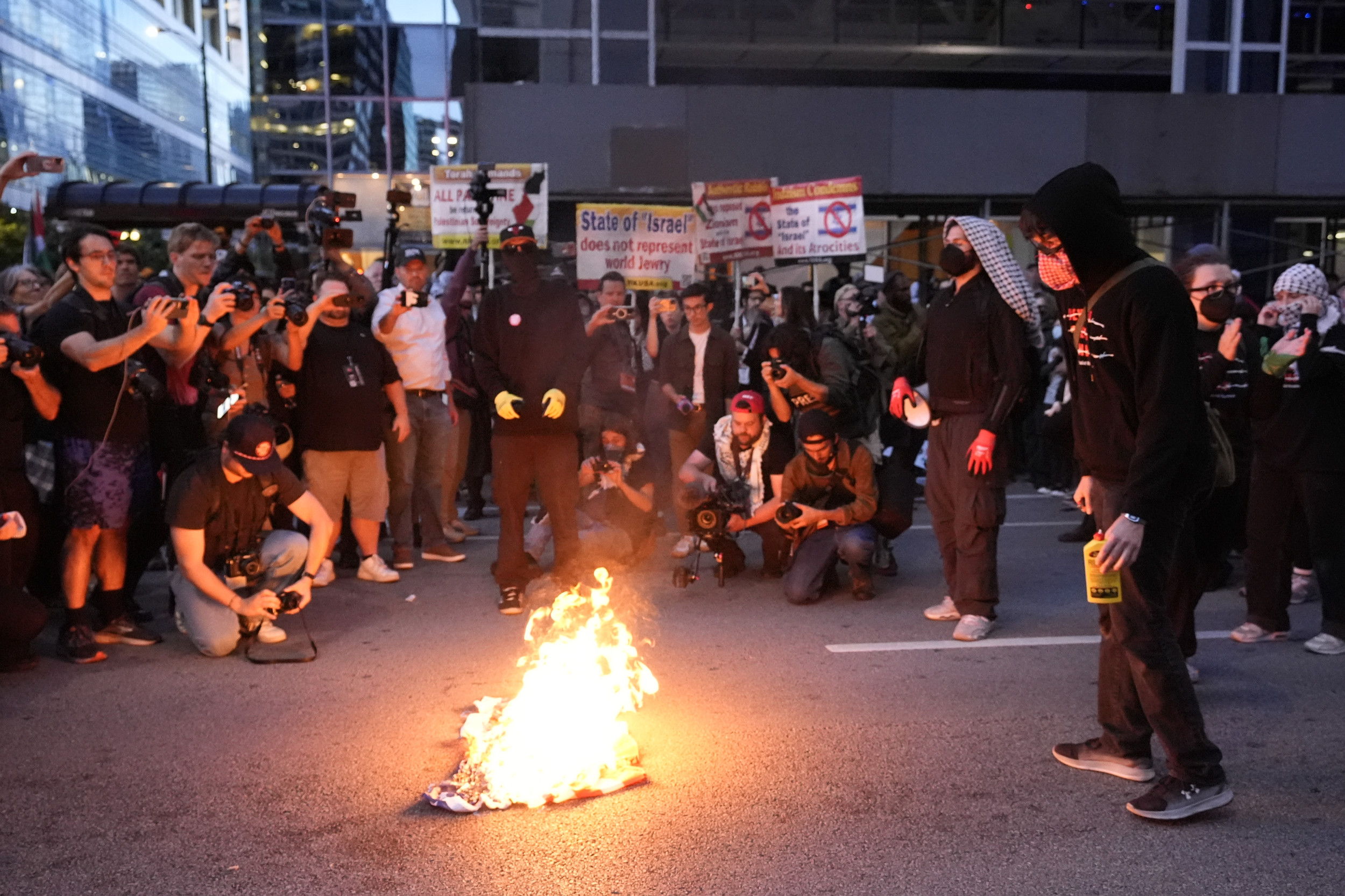 Man tries to save burning American flag near DNC