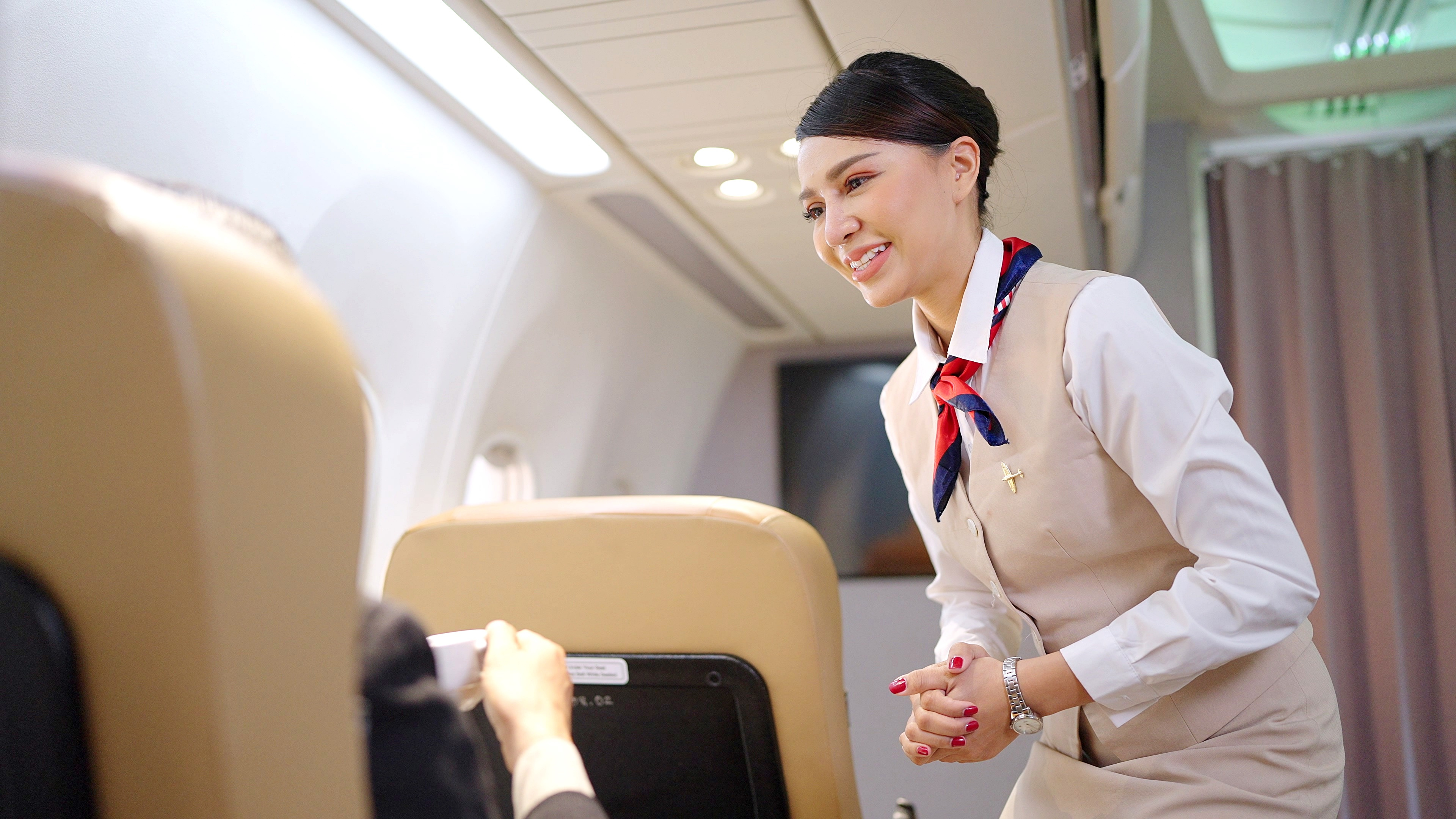 Internet is impressed by what flight attendants do for passengers: “Wow factor”