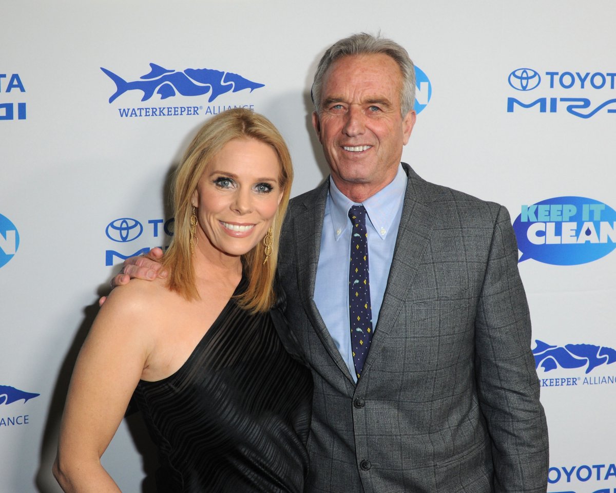 Cheryl Hines Shares Heartbreaking News About RFK Jr's Pet Dog - Newsweek