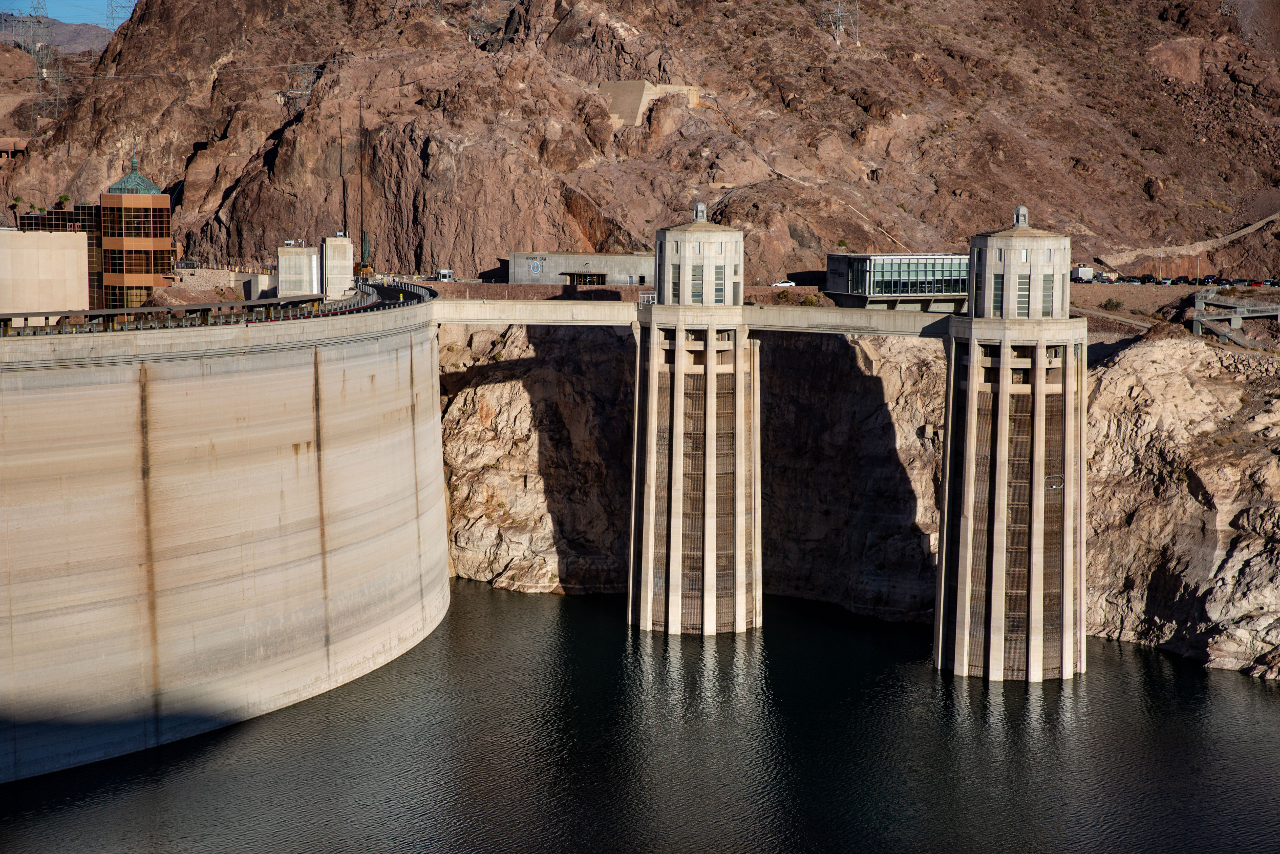 US water warning: “Large-scale” drop in water levels in reservoirs reported