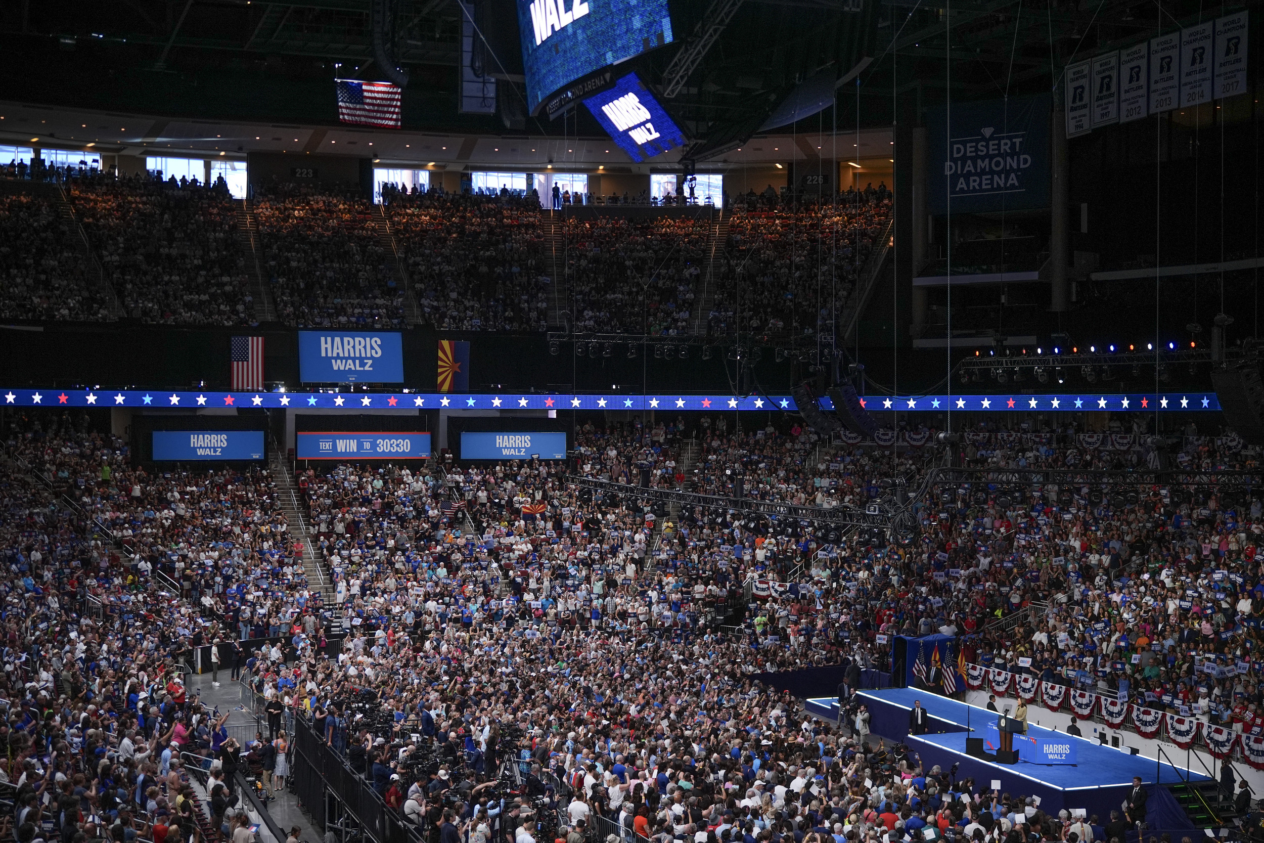 Donald Trump's Arizona crowd size compared to Kamala Harris ...