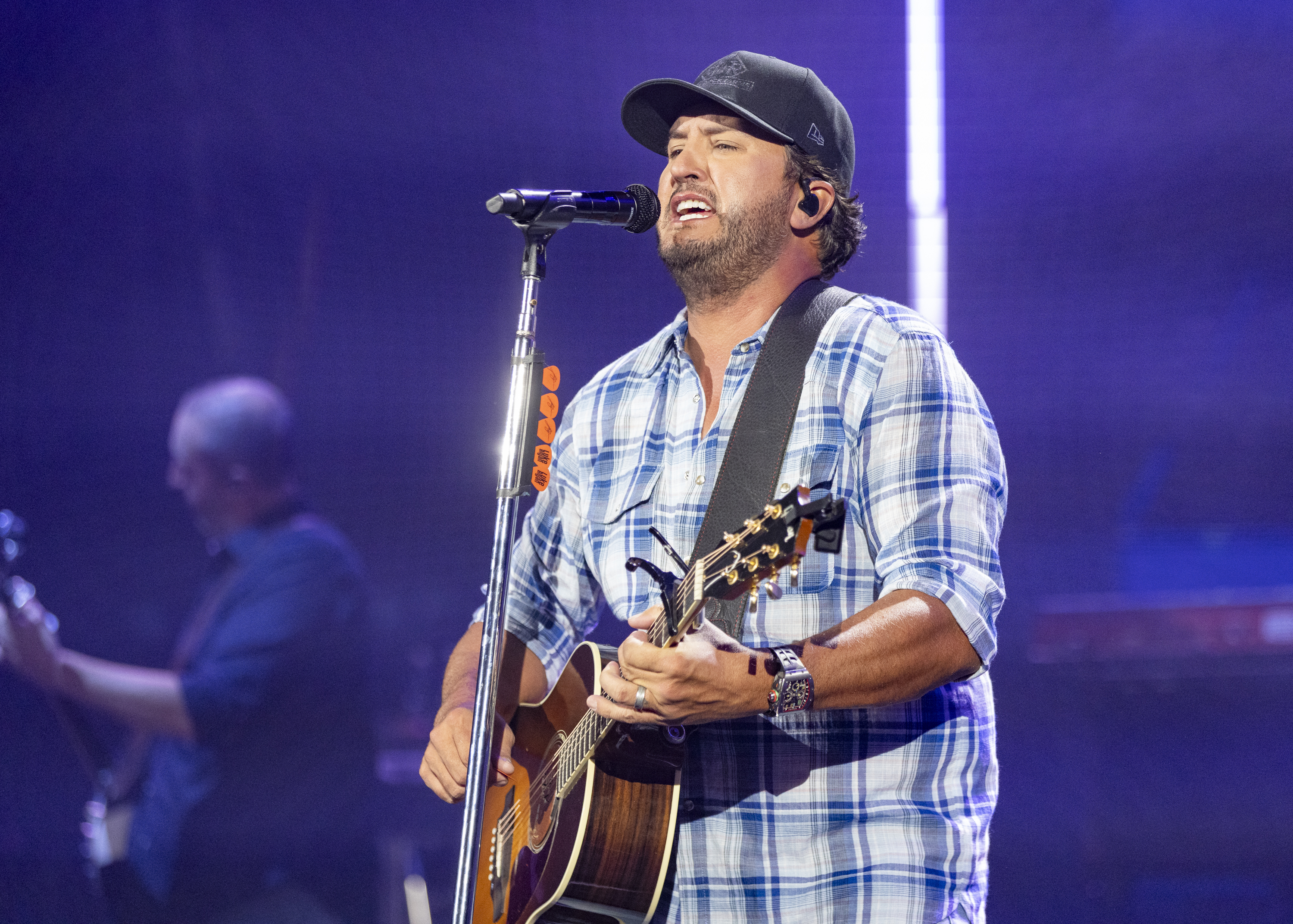 Luke Bryan’s tour bus gets stuck under a bridge