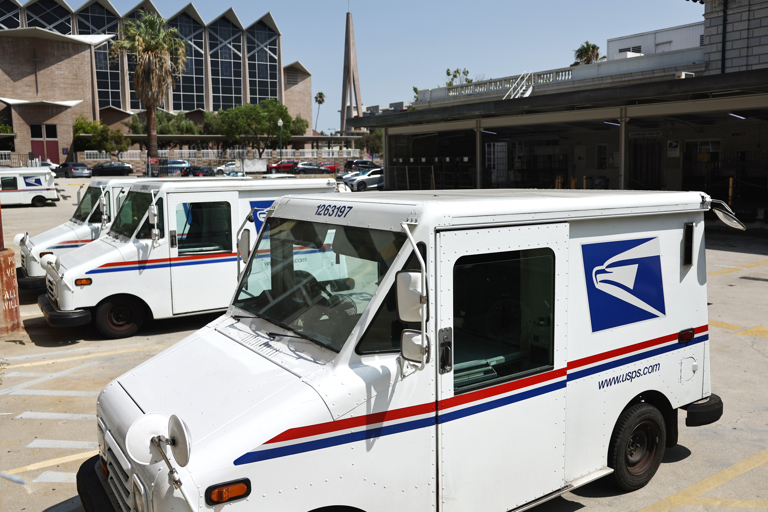 Is there mail on Labor Day? Post office, UPS and FedEx opening hours