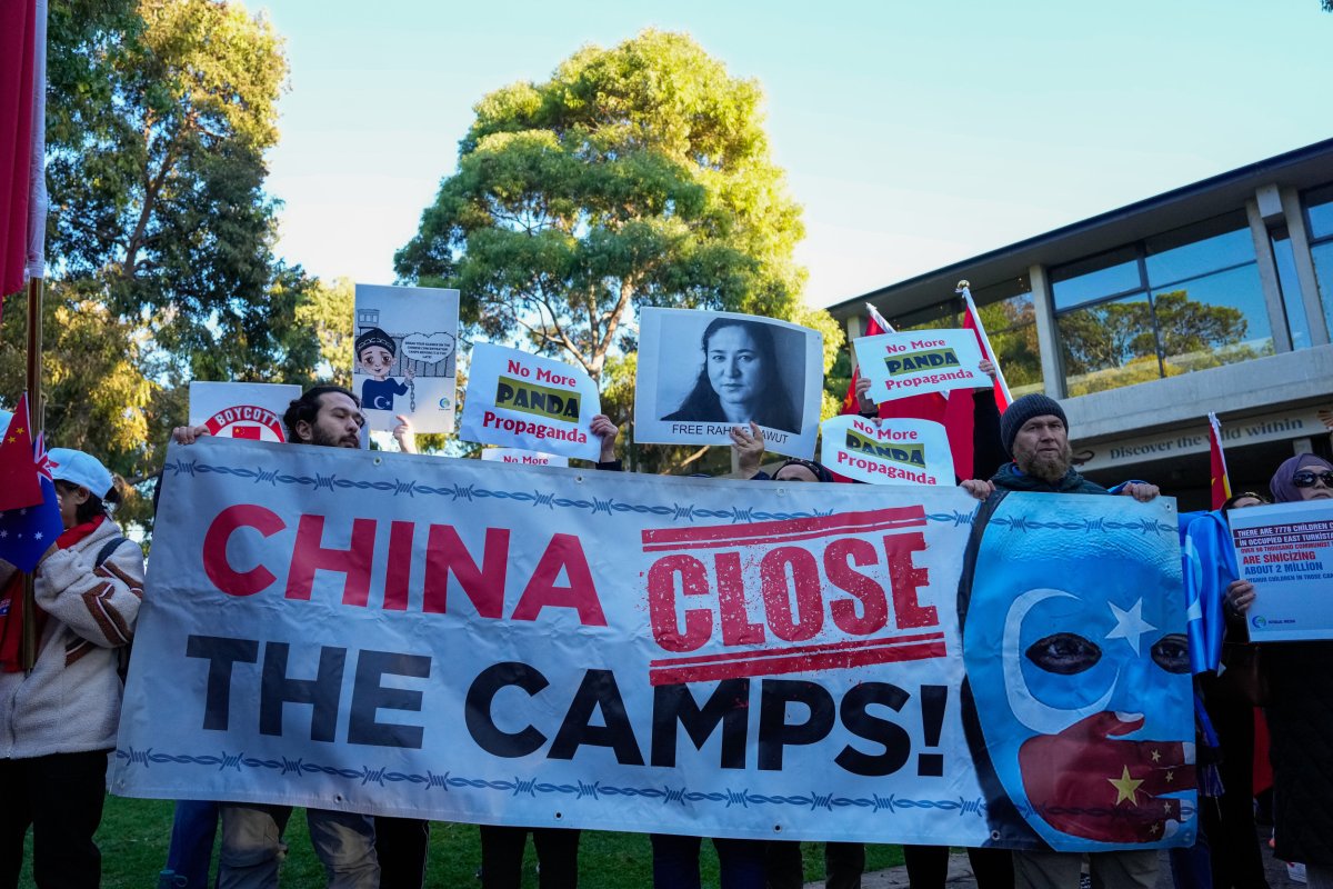 People Protest Chinese Premier's Visit to Australia
