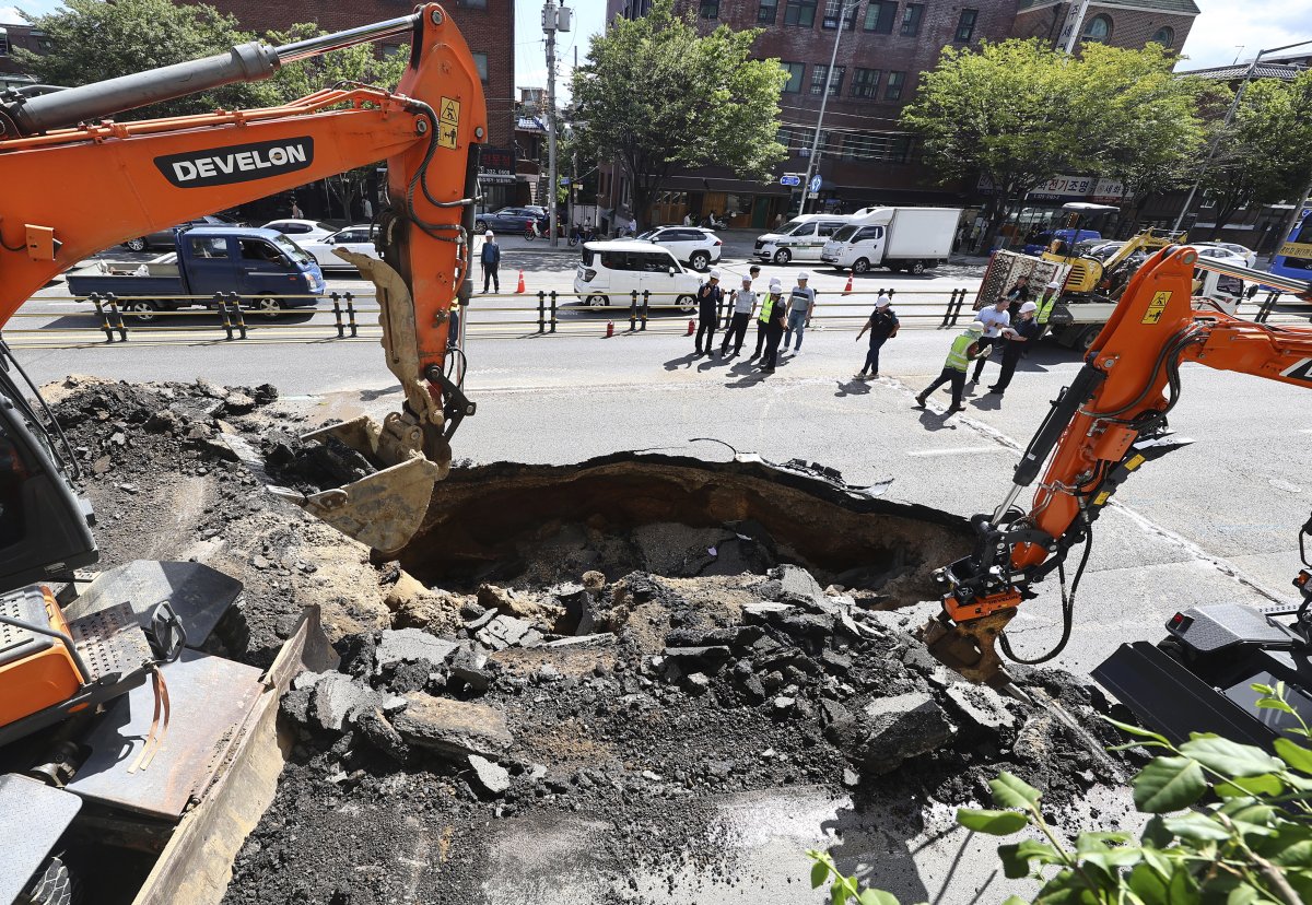 Seoul Sinkhole Car Retrieval