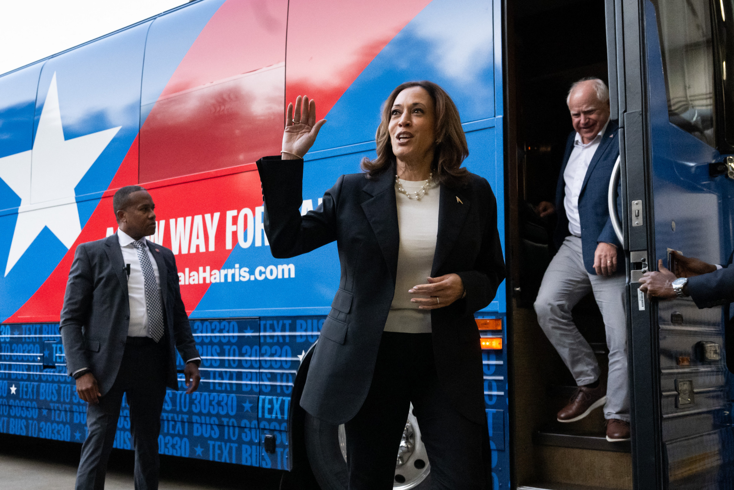 Kamala Harris Scores Independent Voter Boost in Three Sun Belt Swing