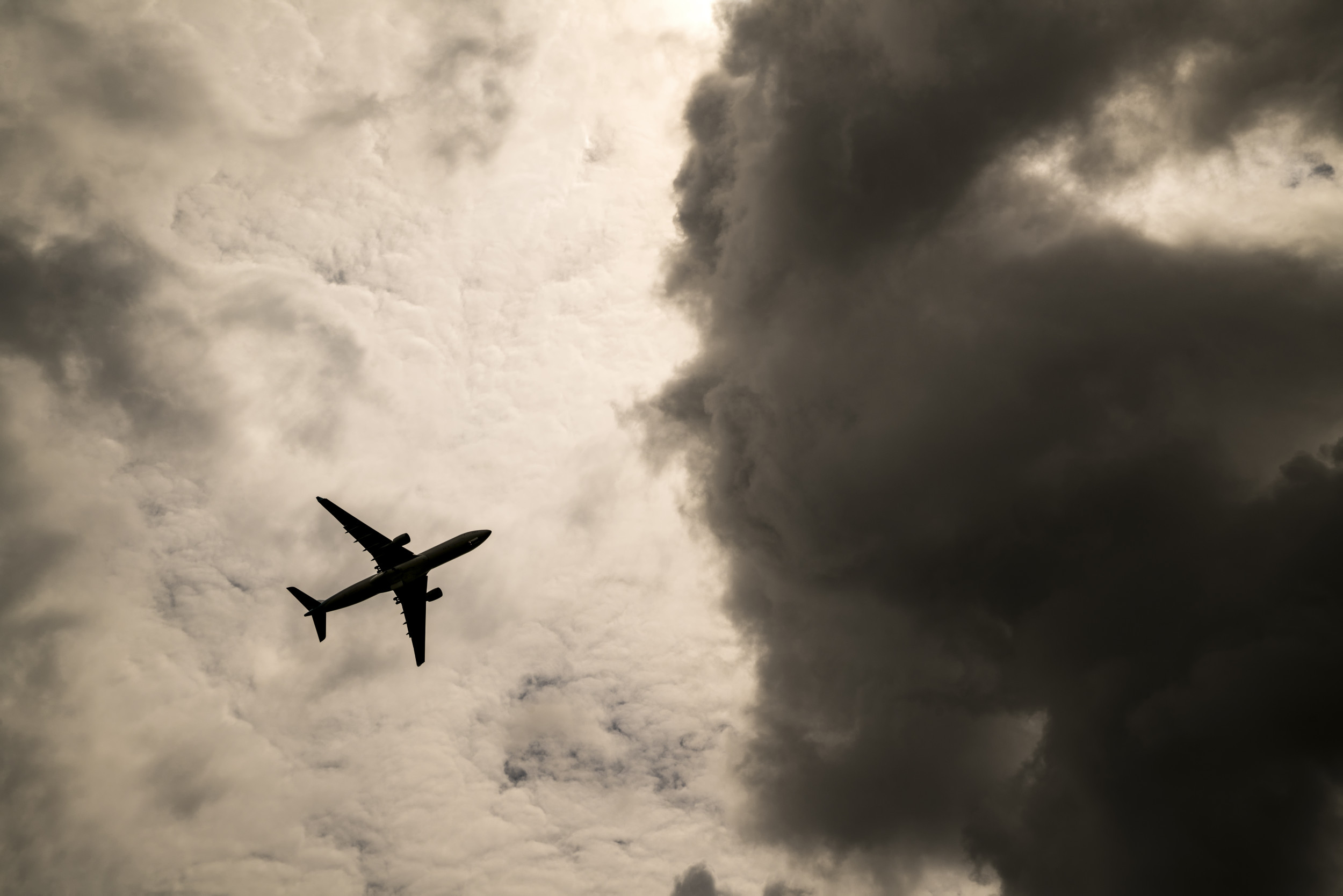 “Watch Typhoon Shanshan Force Plane Off Course in Amazing Video”