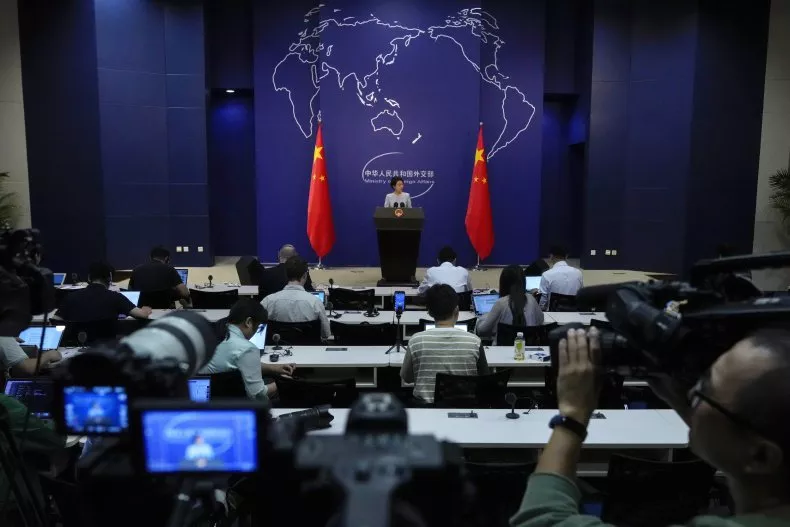 Das ist der Anfang vom Ende - Pagina 20 Chinese-foreign-ministry-holds-press-conference