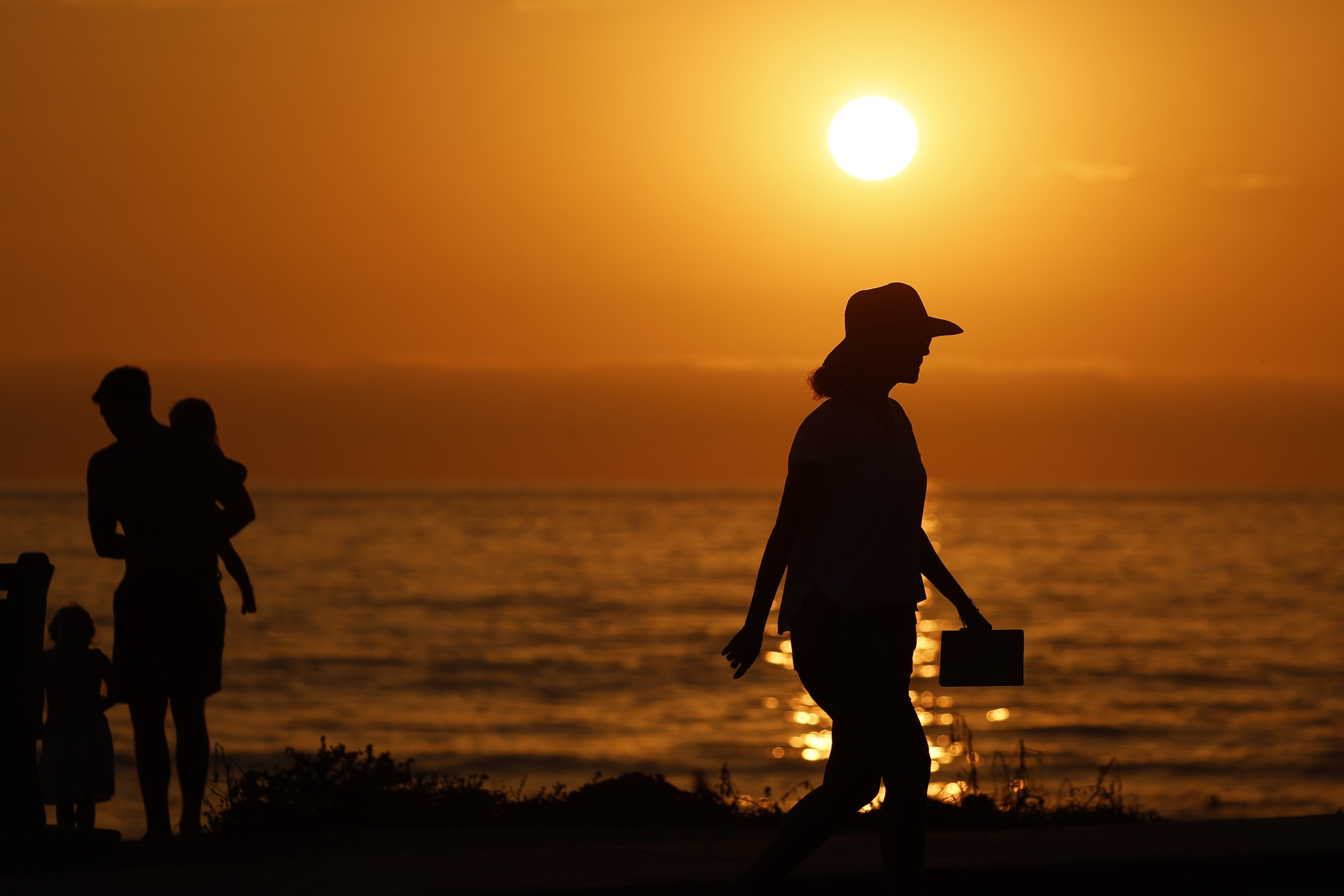 San Diego told to avoid drinking alcohol as California heat wave hits