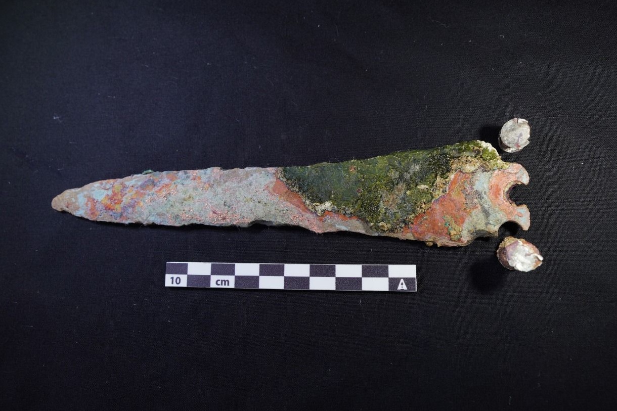 1000-year-old dagger found