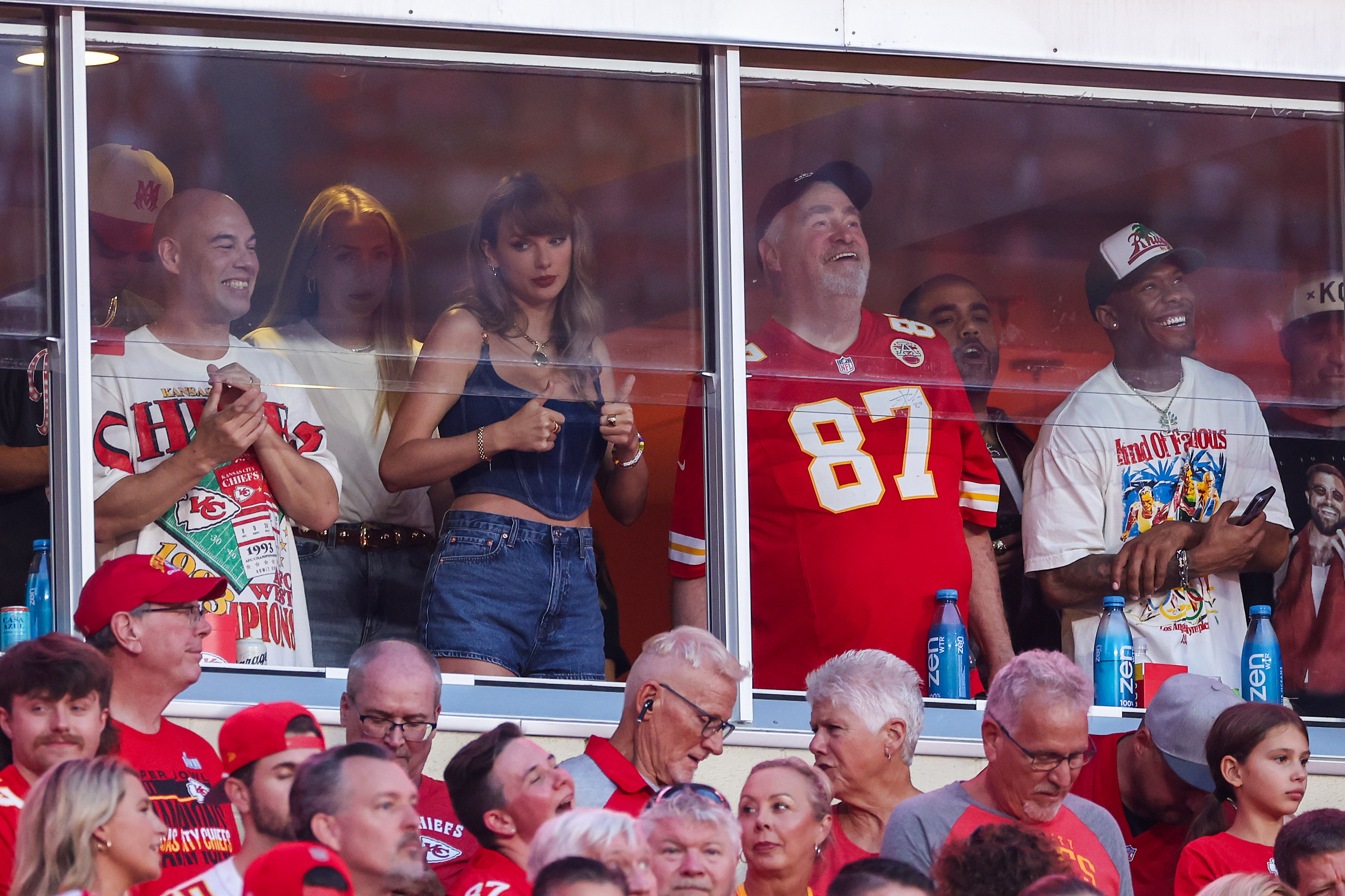 Why a Chiefs fan's incredible moment with Taylor Swift went viral