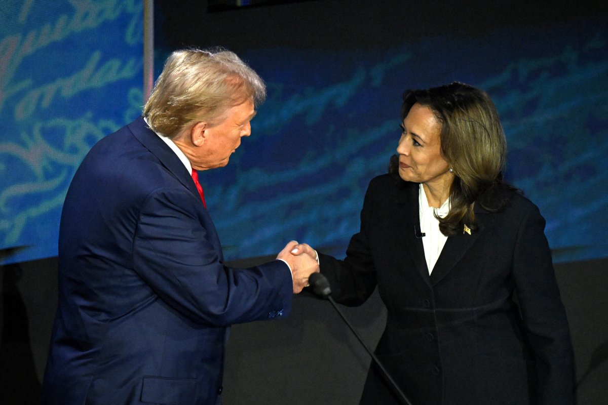 General News Harris 'Power Move' Handshake to Trump