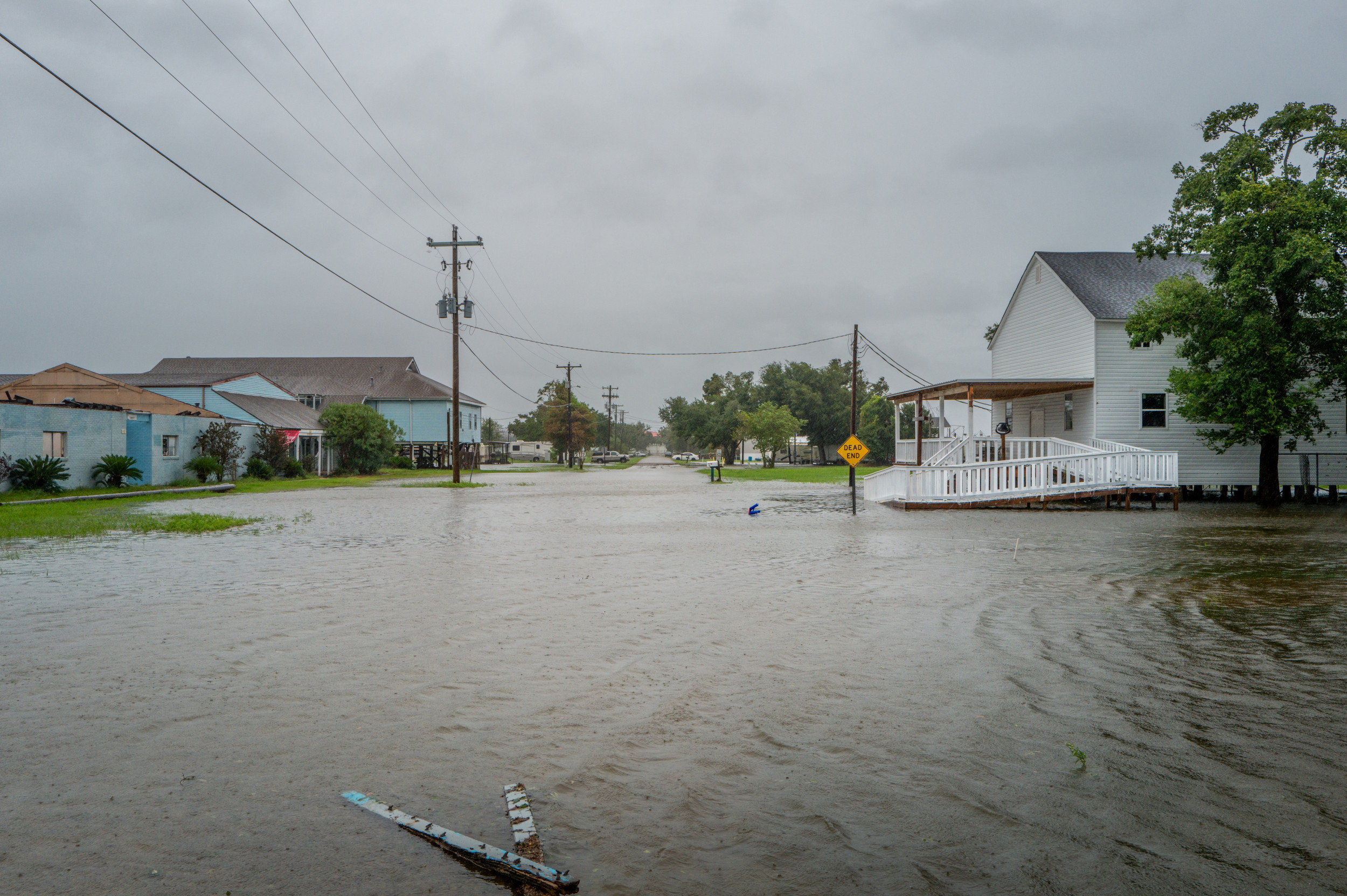 Videos show how the “dangerous” Hurricane Francine devastates Louisiana