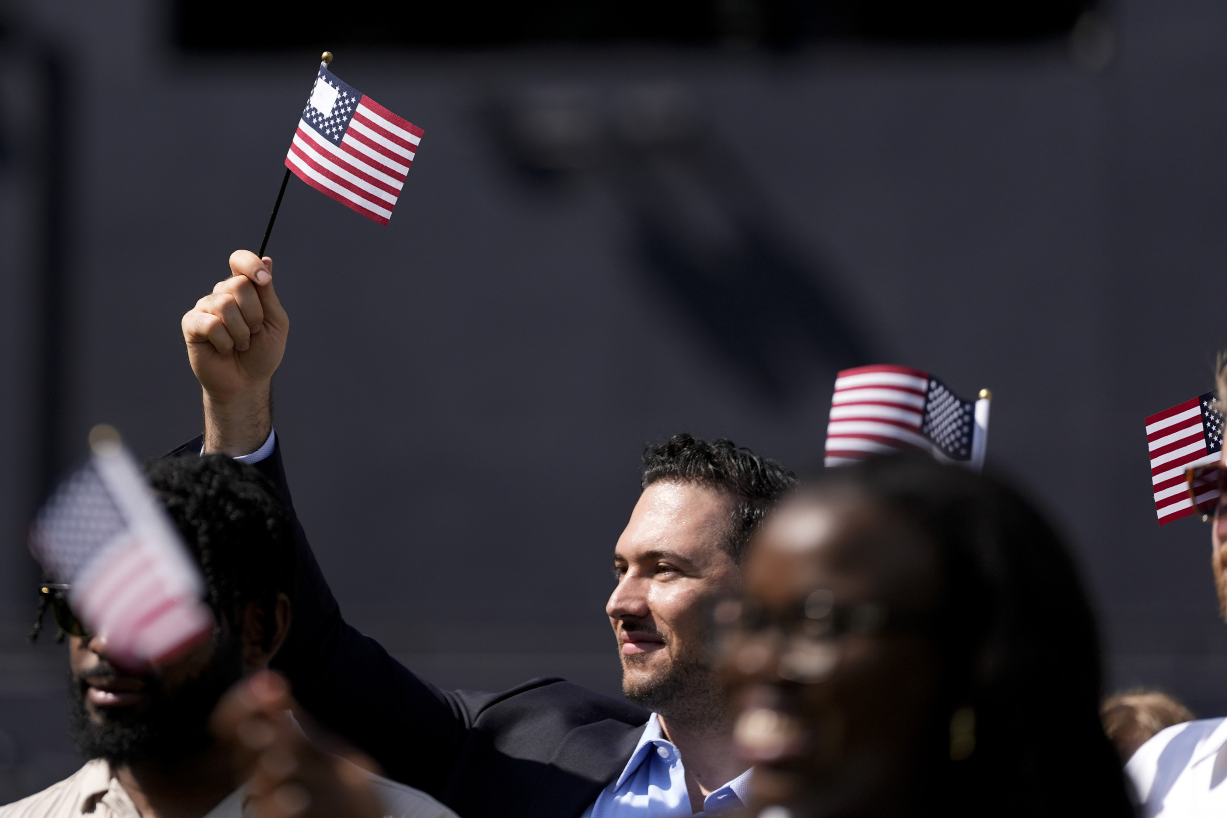 US Sees Highest Share of Foreign-Born Residents Since 1910