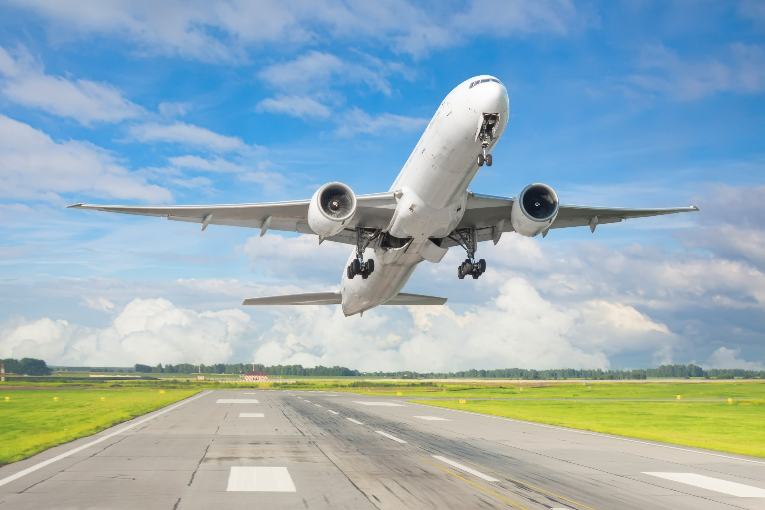 Passenger tracks plane speed during takeoff live and goes viral