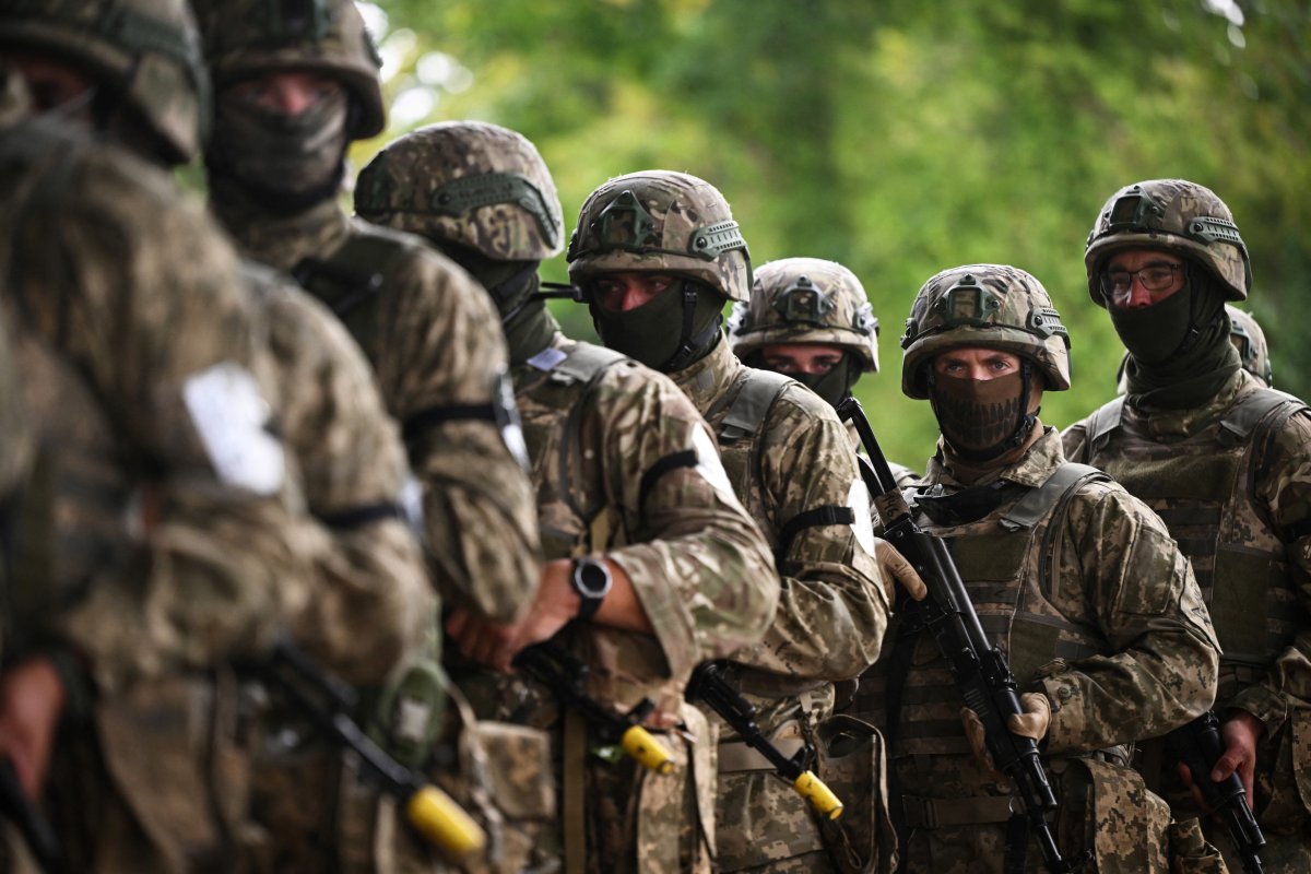 Ukrainian soldiers training