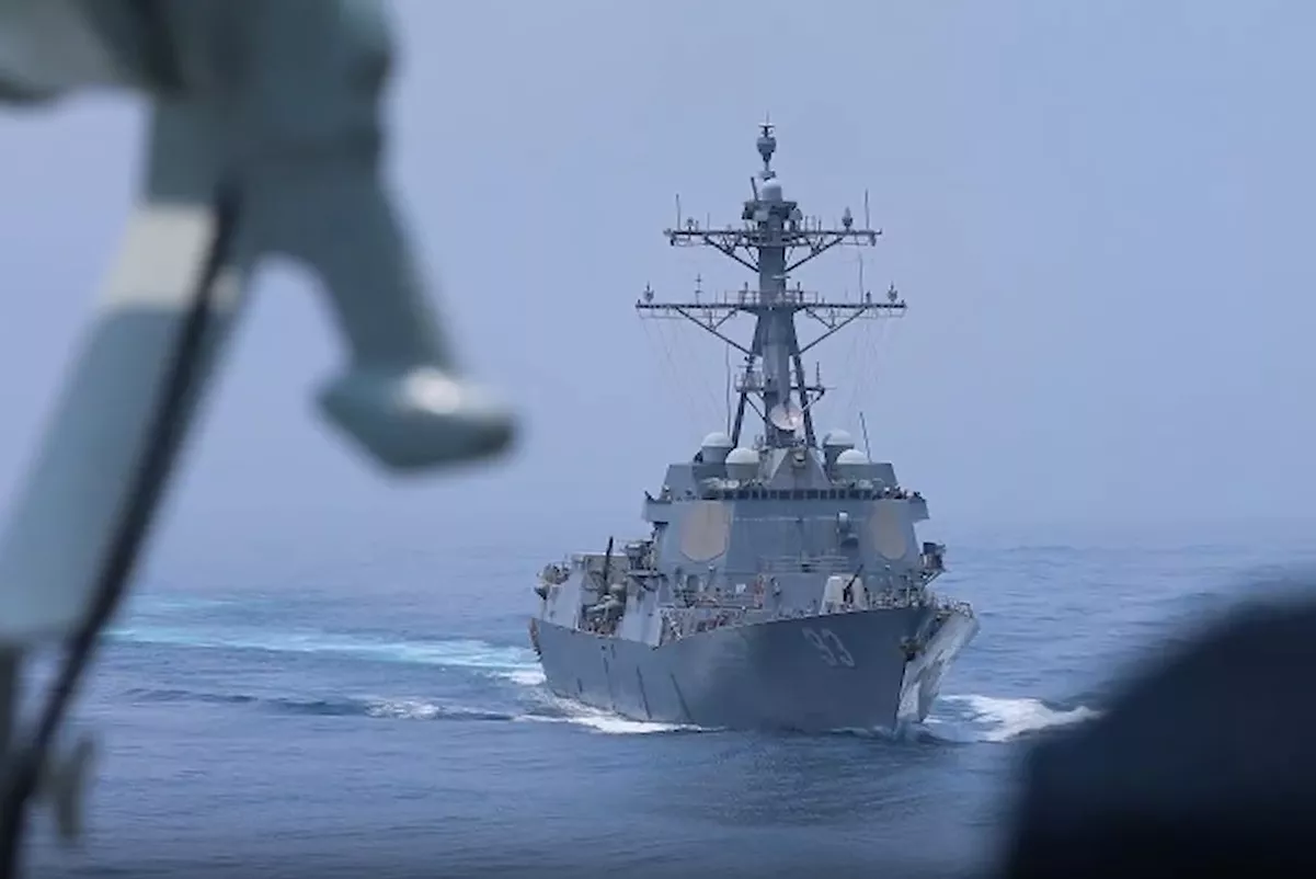 https://d.newsweek.com/en/full/2473970/china-observes-us-arleigh-burke-class-destroyer.webp