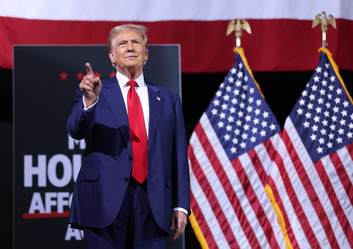 Trump speaks in Tucson, Arizona