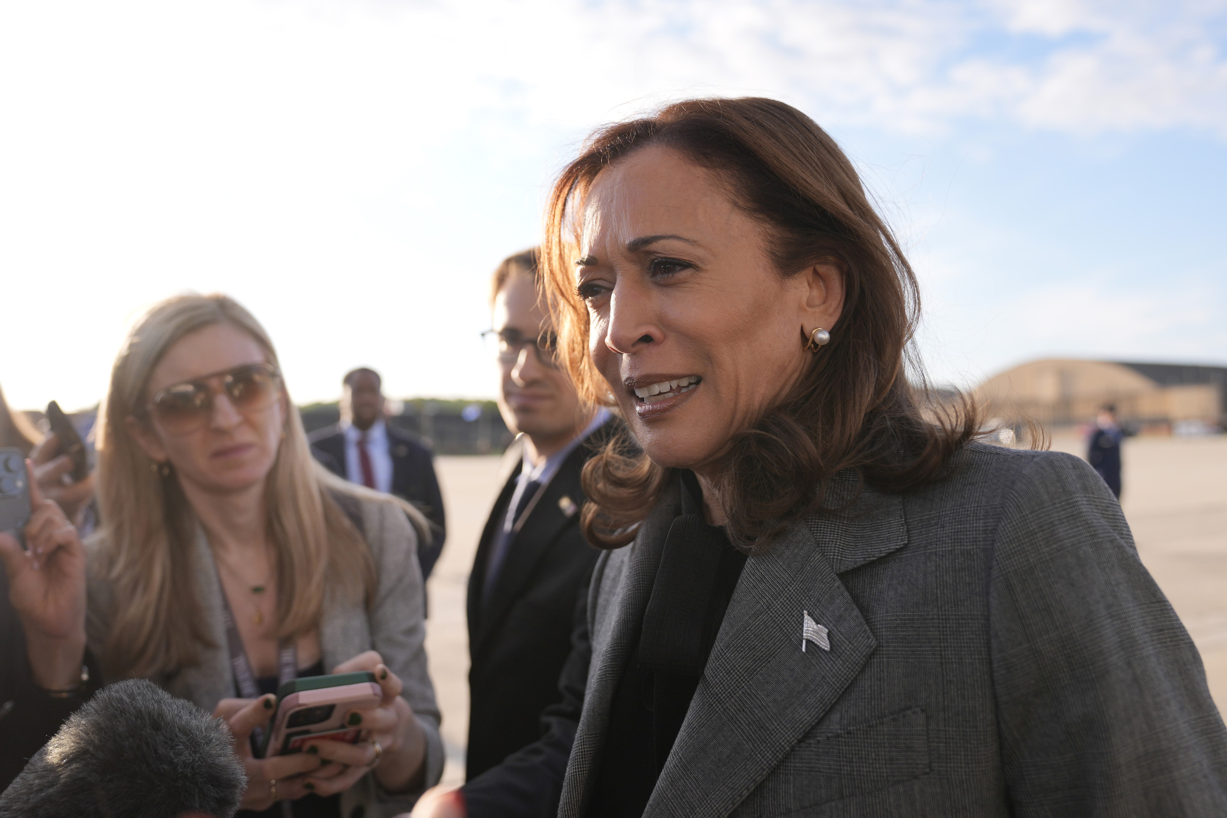 Kamala Harris Brings in  Million at New York Fundraiser Event