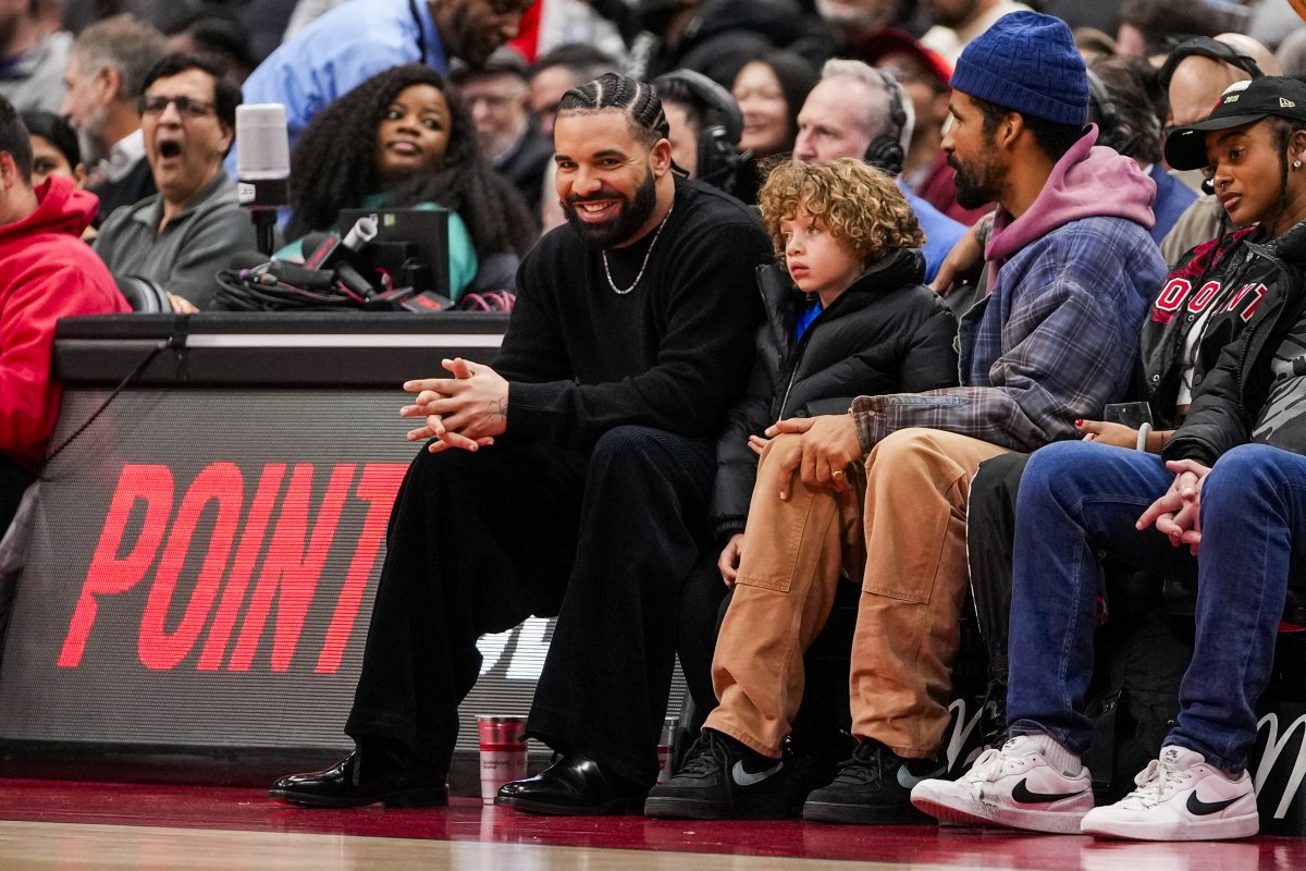 Drake courtside at Raptors Game