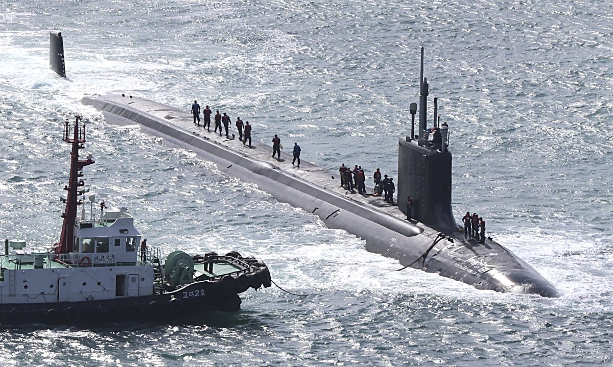 US Submarine USS Vermont Visits South Korea