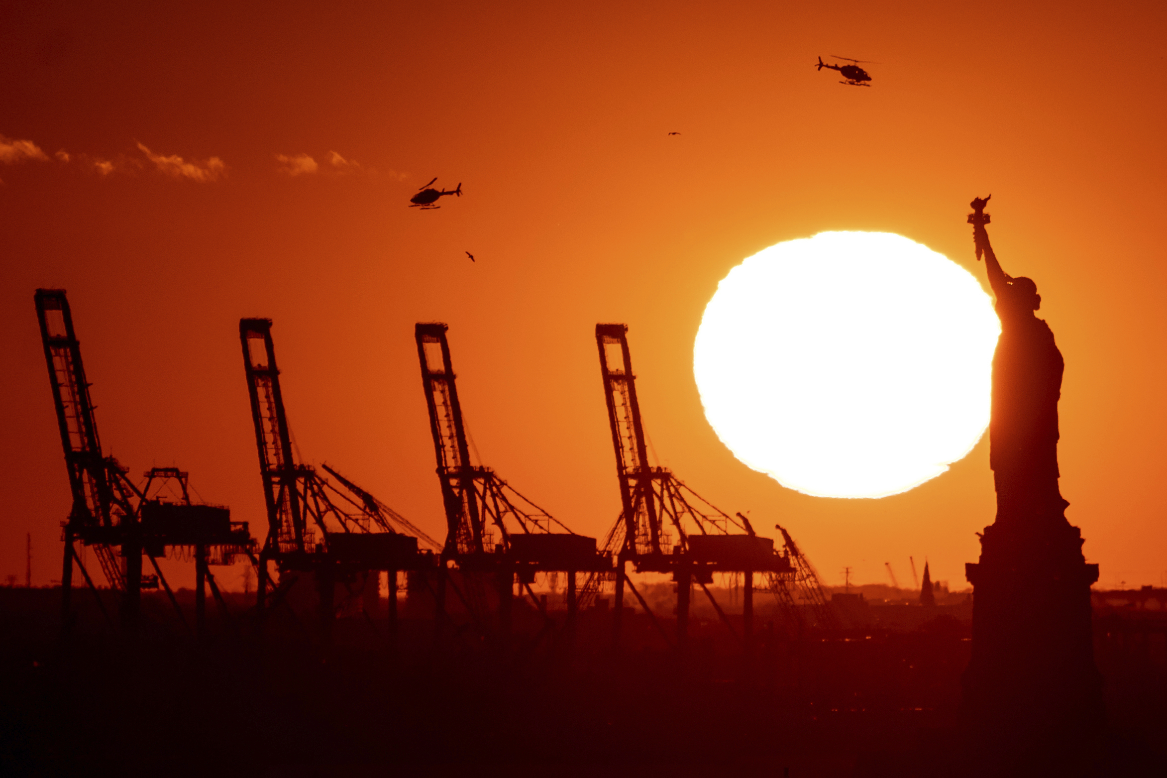 East and Gulf Coast Ports Urge Dockworkers to Resume Contract Negotiations Amid Strike Threat