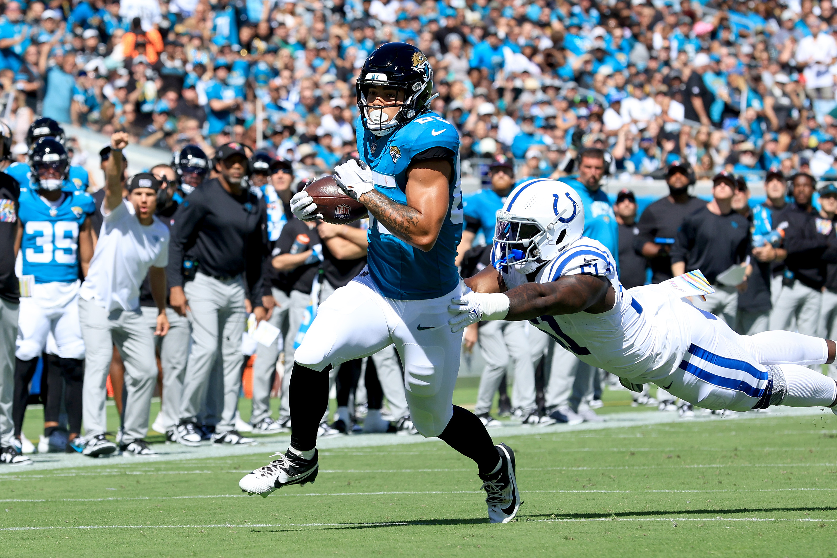 Fantasy Football: Tight Ends to Pick Up to Replace Trey McBride, Other Injured Stars