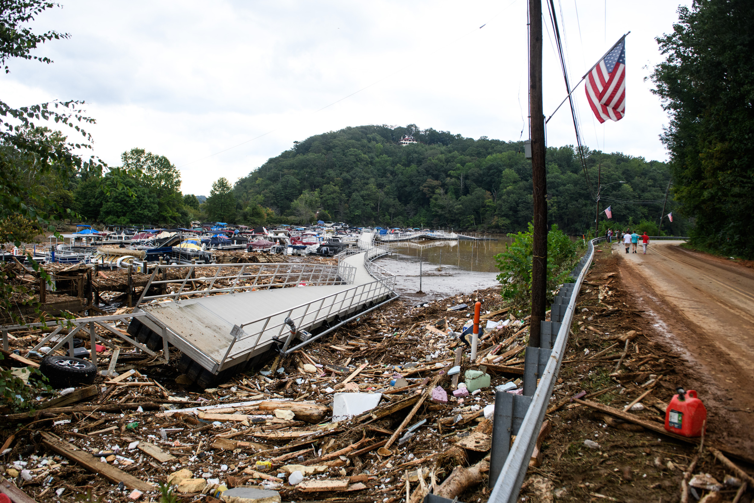 According to Helene Battering, the USA is threatened with a double hurricane