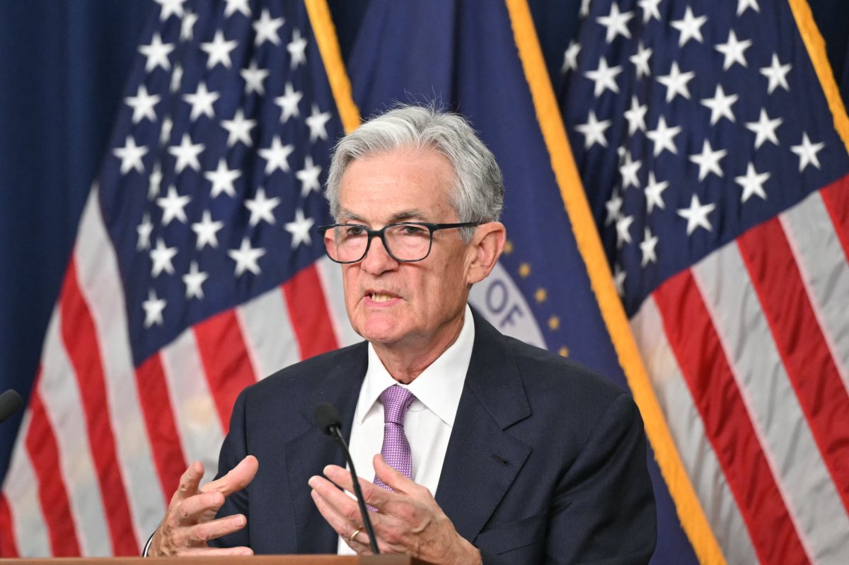 Jerome Powell speaks in Washington 