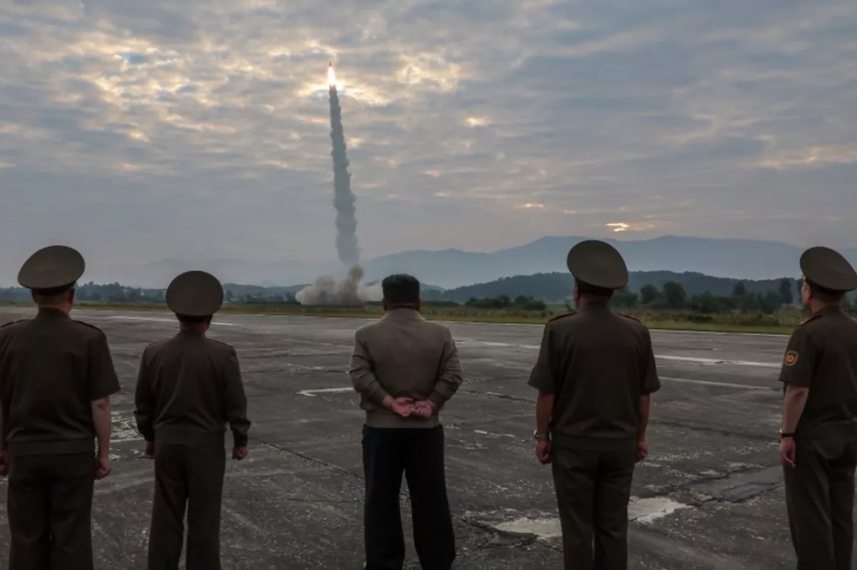 https://d.newsweek.com/en/full/2484507/kim-jong-un-oversees-missile-launch.webp