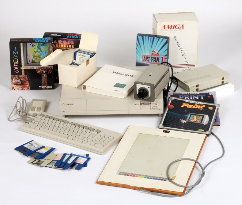 4_Commodore_Amiga_computer_equipment_used_by_Andy_Warhol_1985-86