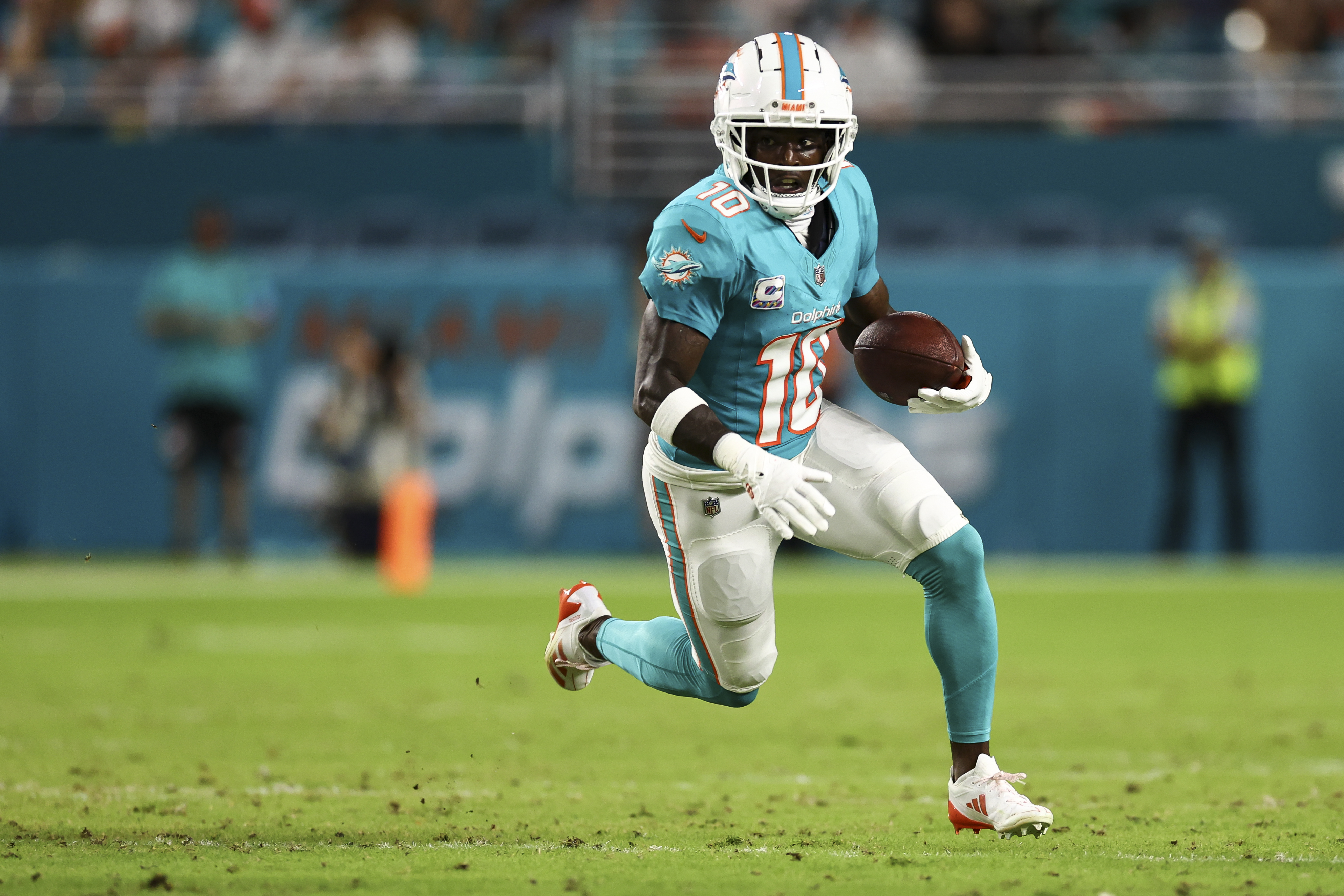 Dolphins star Tyreek Hill hints at a possible trade as the deadline approaches