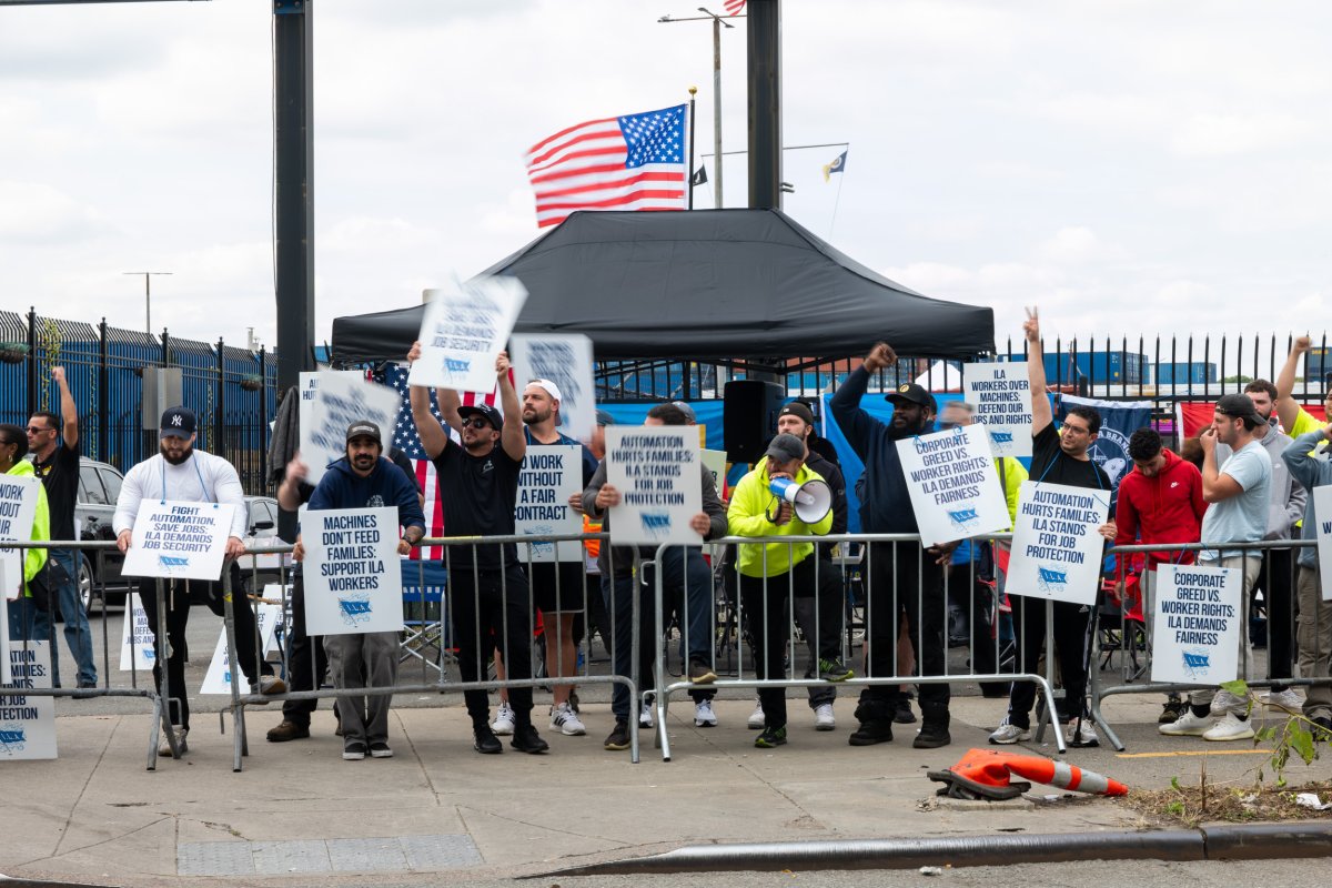 How Biden Could Use 1947 Law to End Dockworkers’ Strike