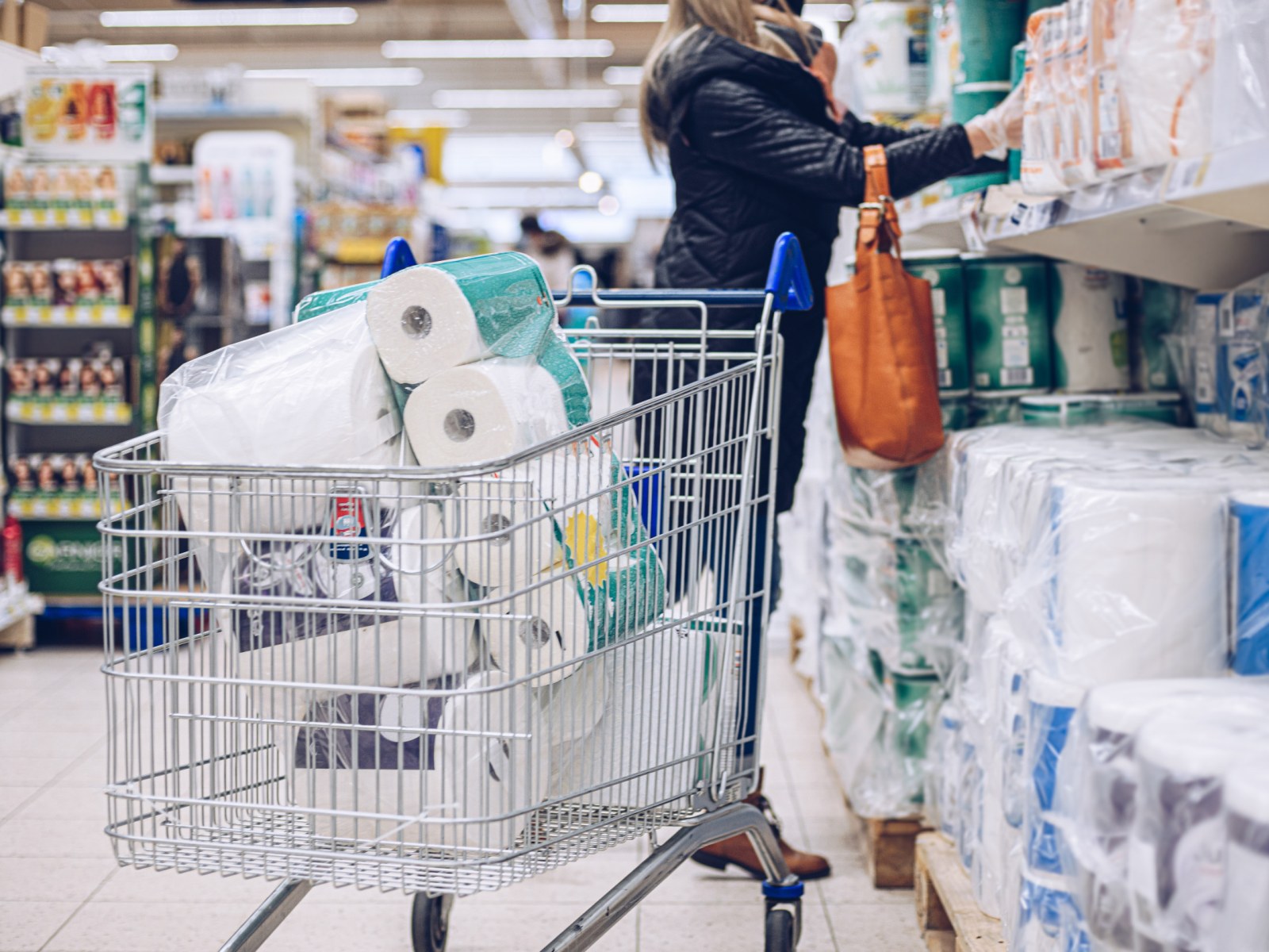 Port Strike Update: Videos of People Panic Buying Toilet Paper Go Viral - Newsweek