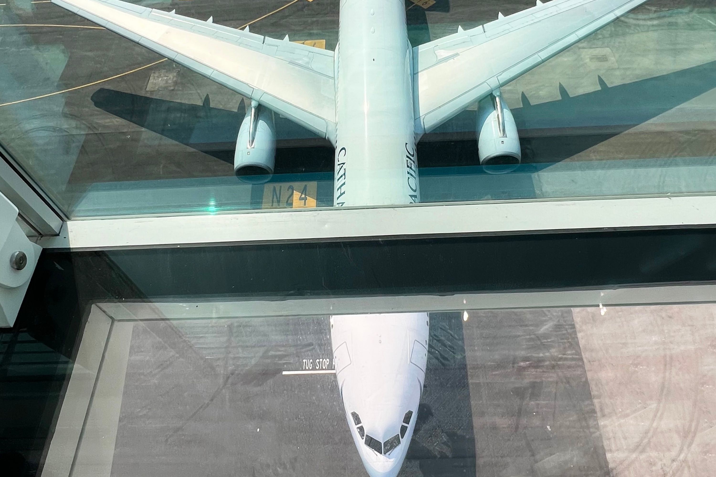 Awe as man manages to film the top of plane: "How the hell did you do that"