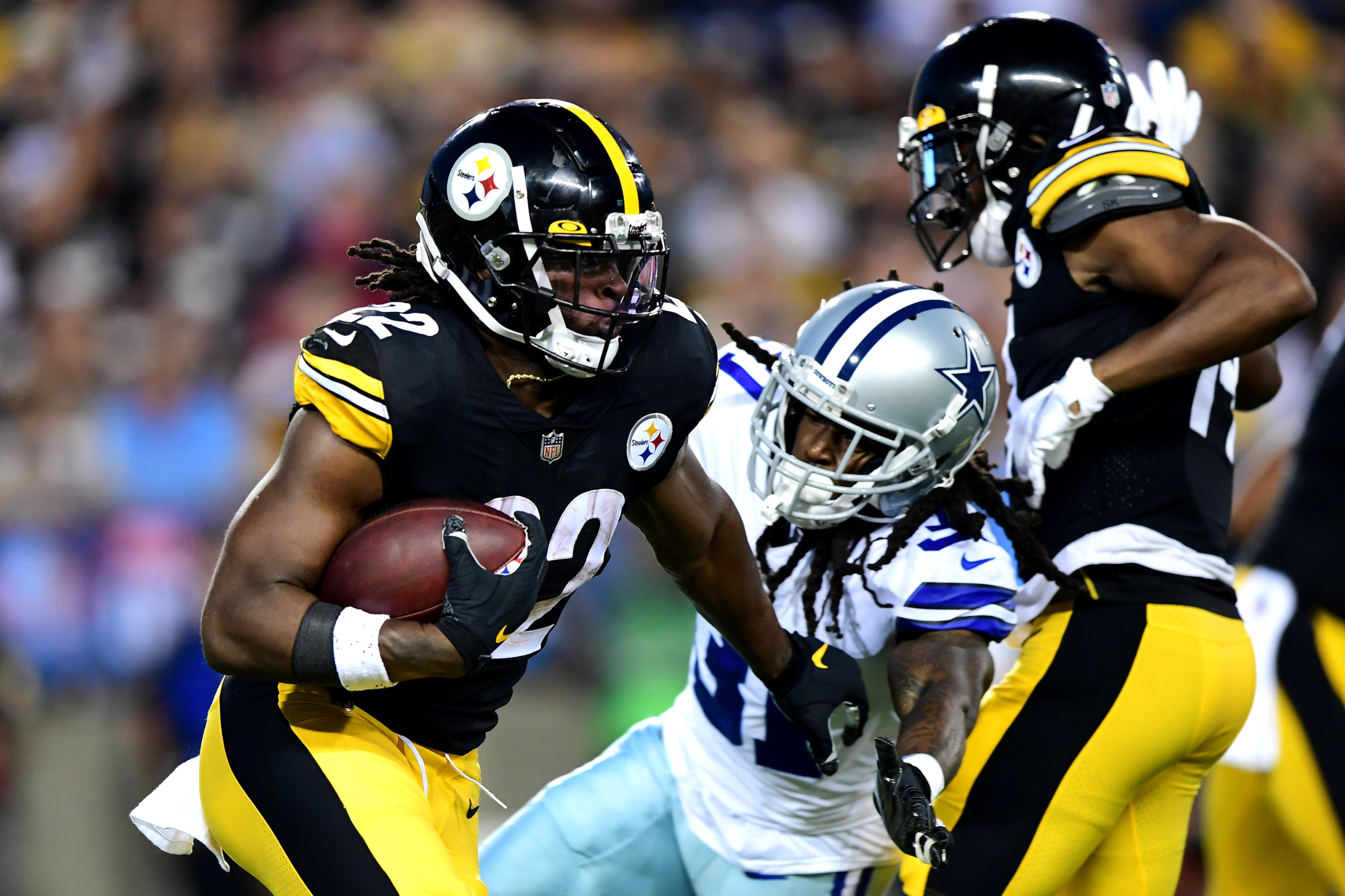 Sunday Night Showdown: Experts Weigh In on Cowboys vs Steelers Faceoff