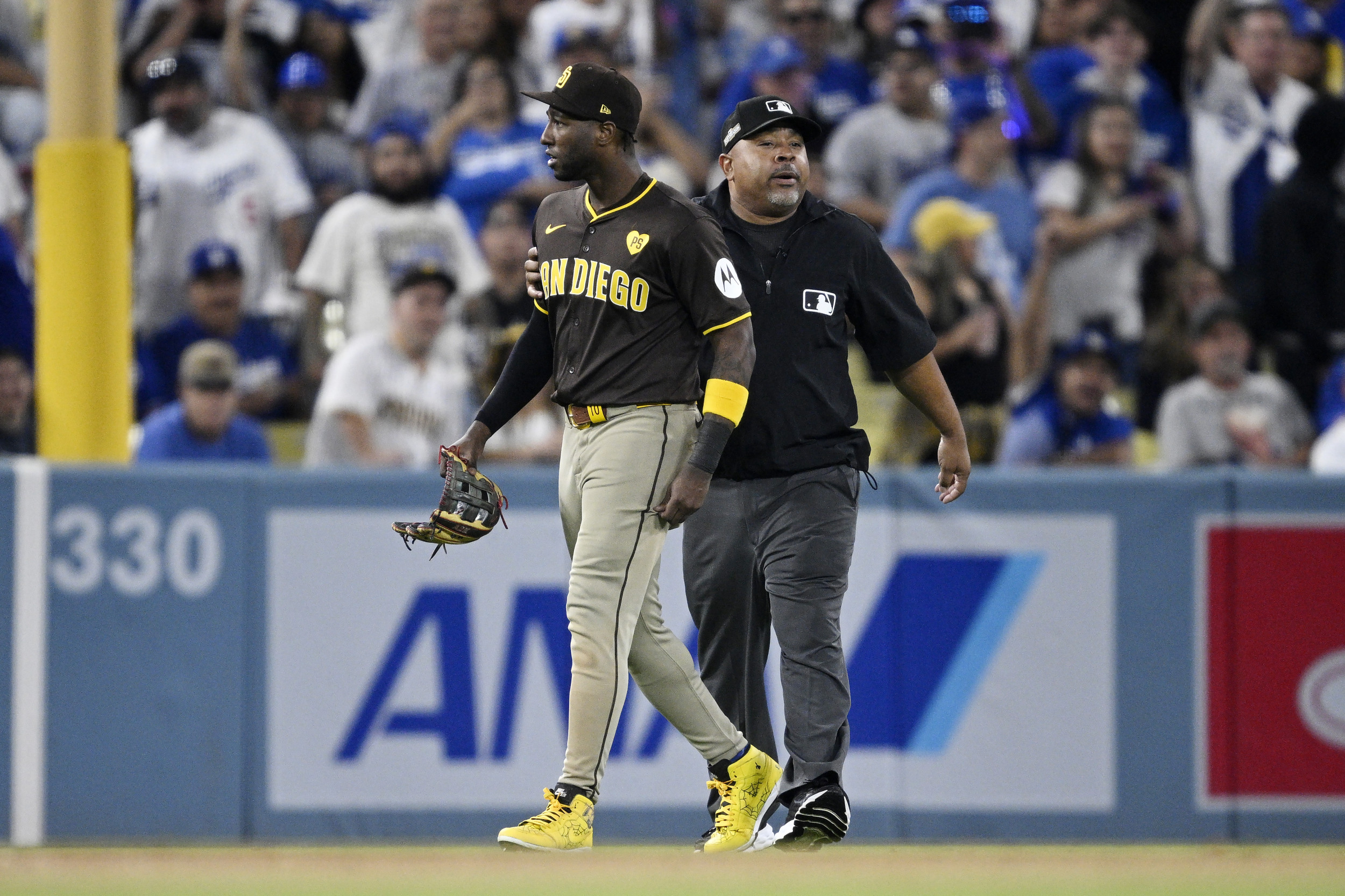 “Padres Star Delivers Strong Message to Dodgers Fans During MLB Playoffs”