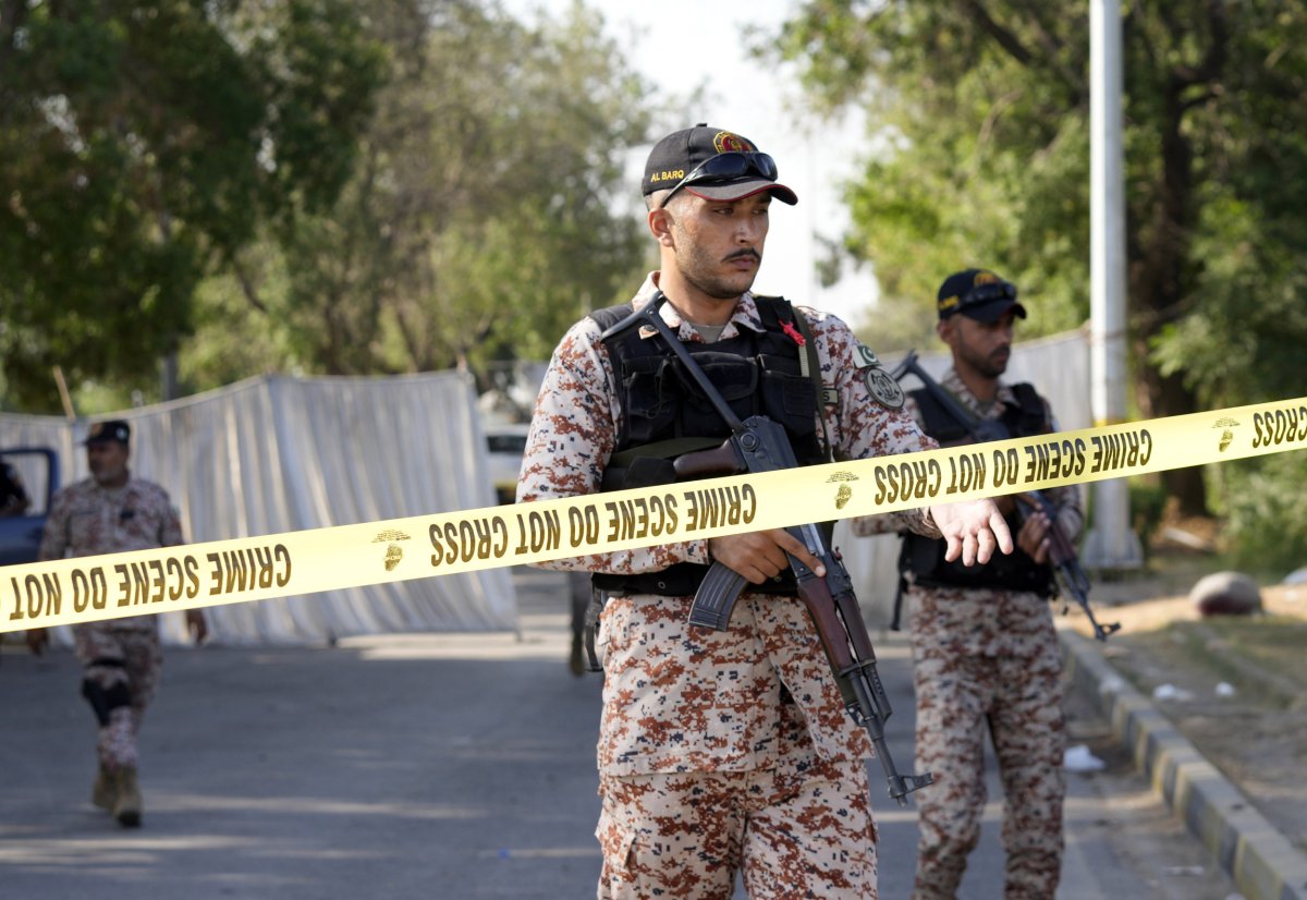 car explosion near Karachi airport