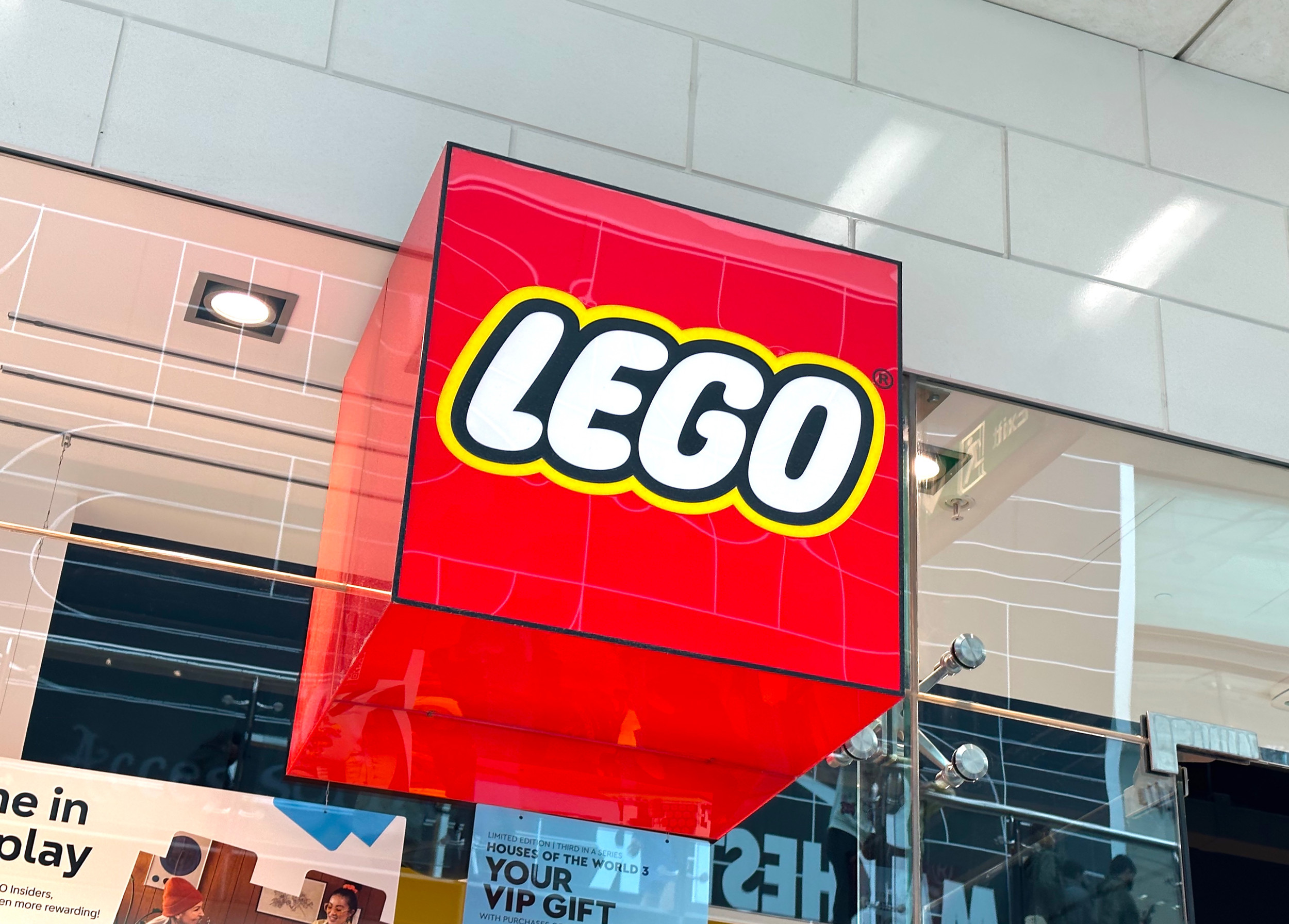 LEGO Website Breached: Crypto Scam Promotes Fake LEGO Coin