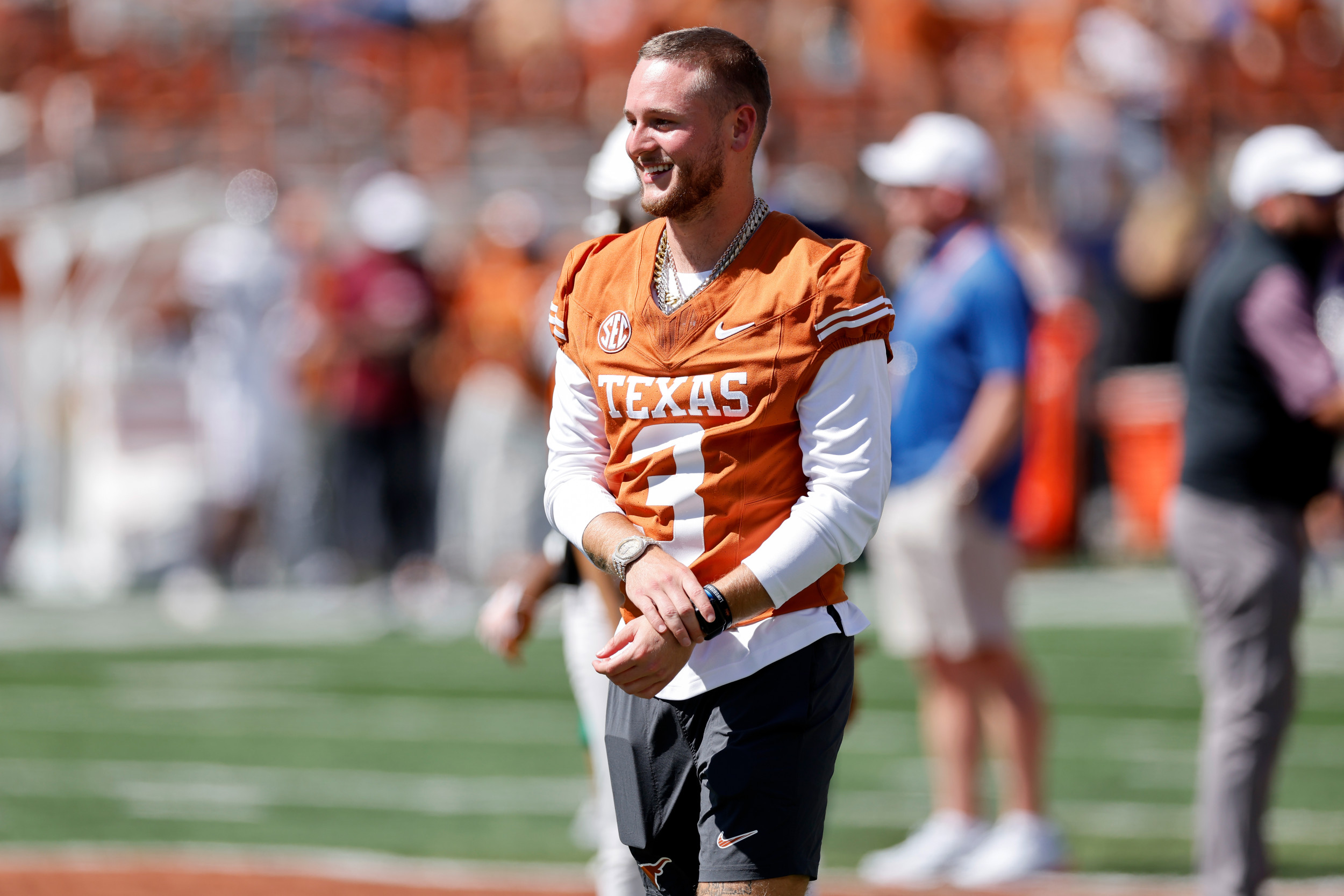 Texas Football QB Quinn Ewers Expected To Return For Red River Rivalry ...