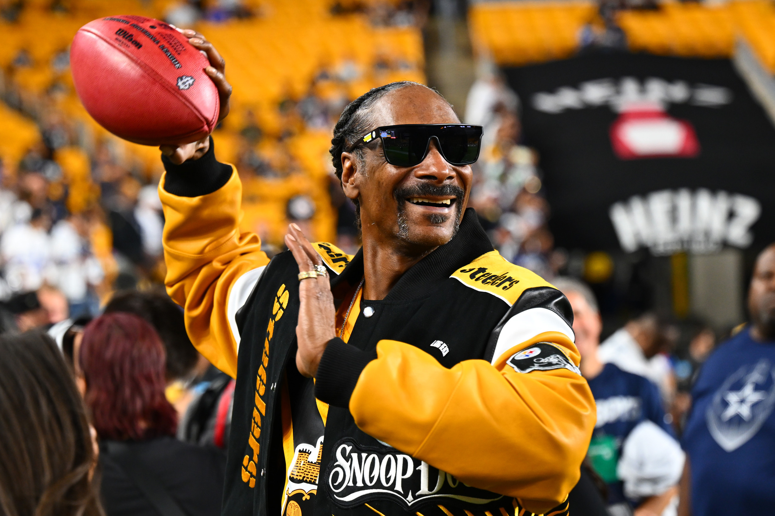 Snoop Dogg explains why he doesn’t want to watch football with Taylor Swift