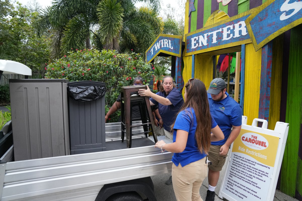 Personal del zoológico de Florida