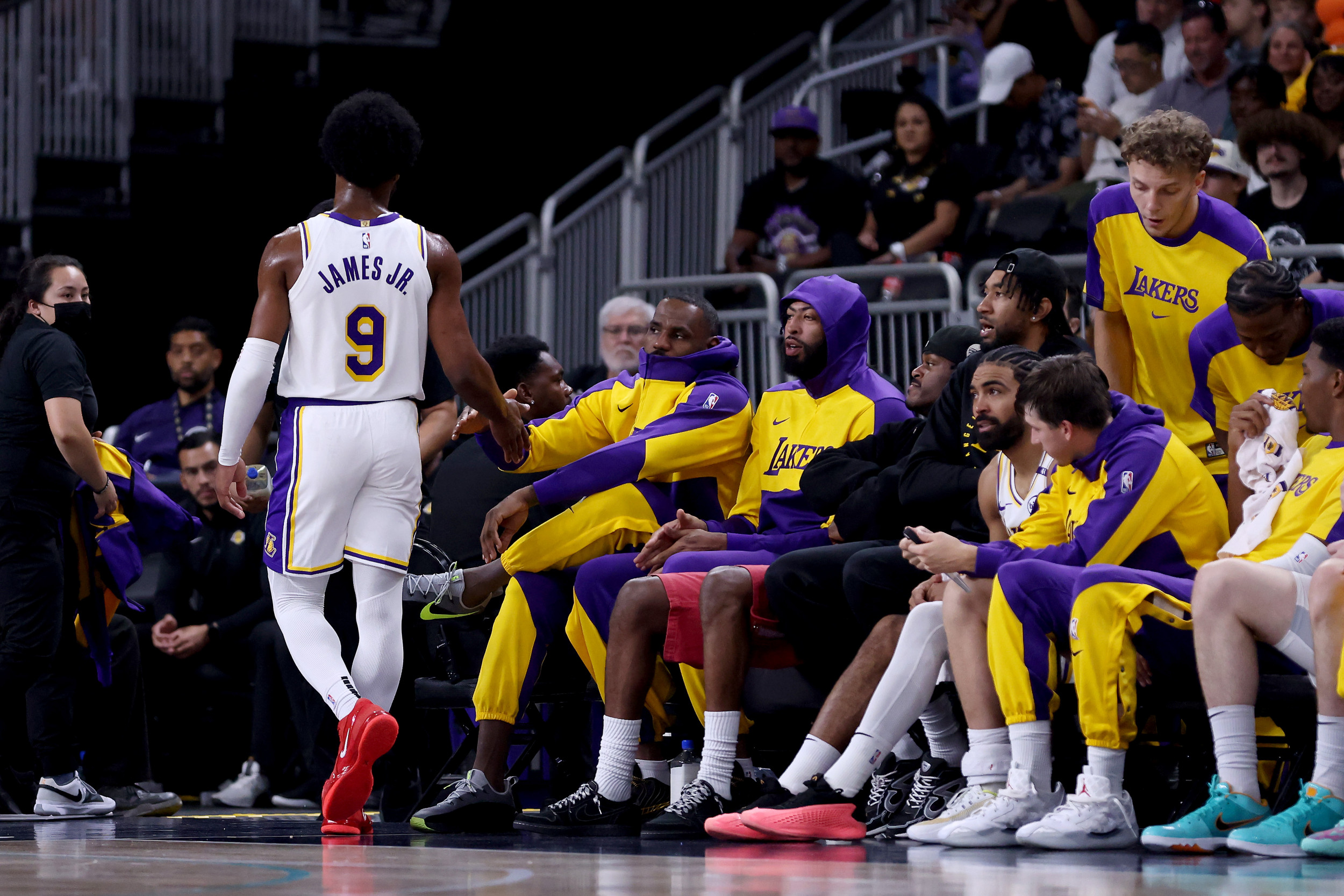 Lakers Unveil New 'Lake Show' City Edition Jerseys, Redesigned Court Newsweek
