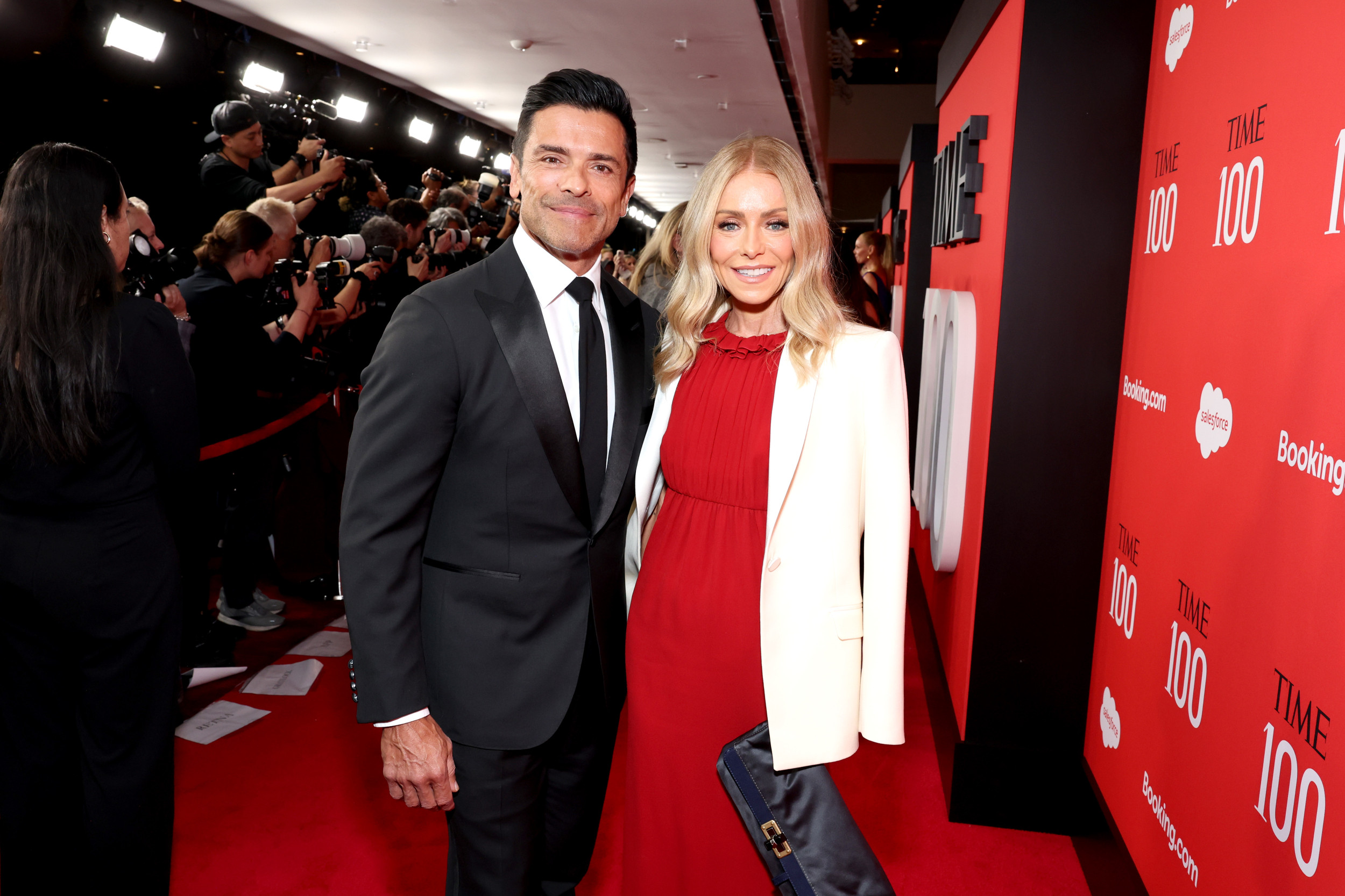 Why Kelly Ripa Literally Kicked Husband Mark Consuelos in the Crotch Why Kelly Ripa Literally Kicked Husband Mark Consuelos in the Crotch