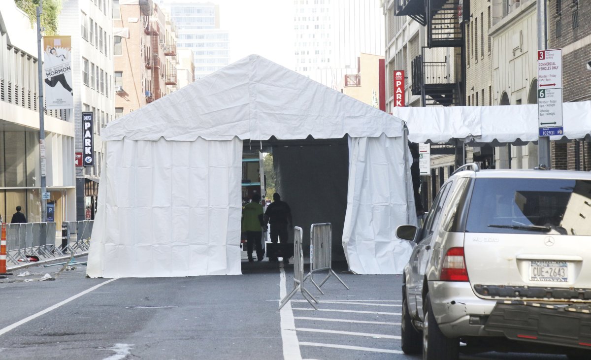 Carpa para Harris en el último show