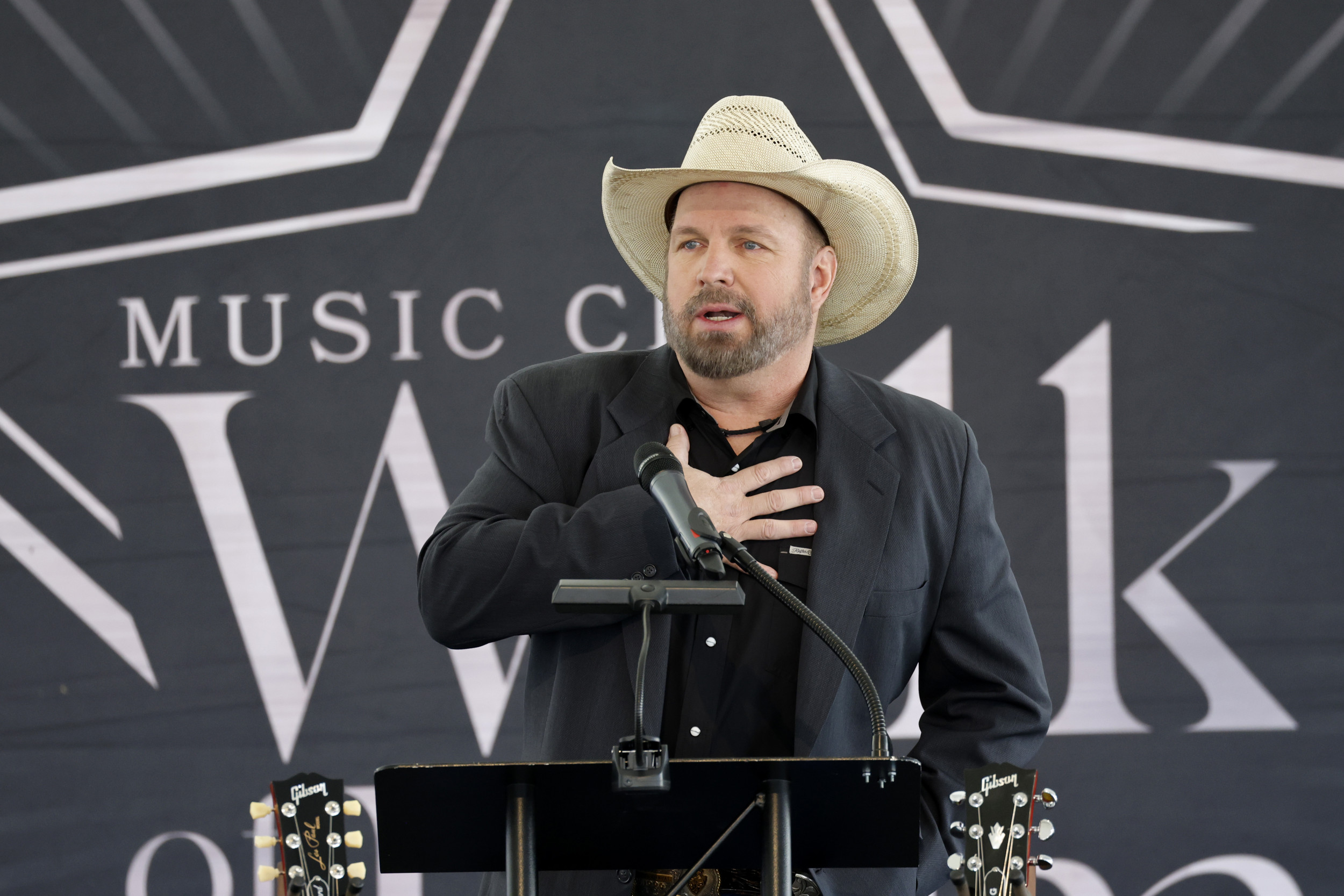 Did Garth Brooks Cross a Line? Alleged Text Messages Come to Light ...