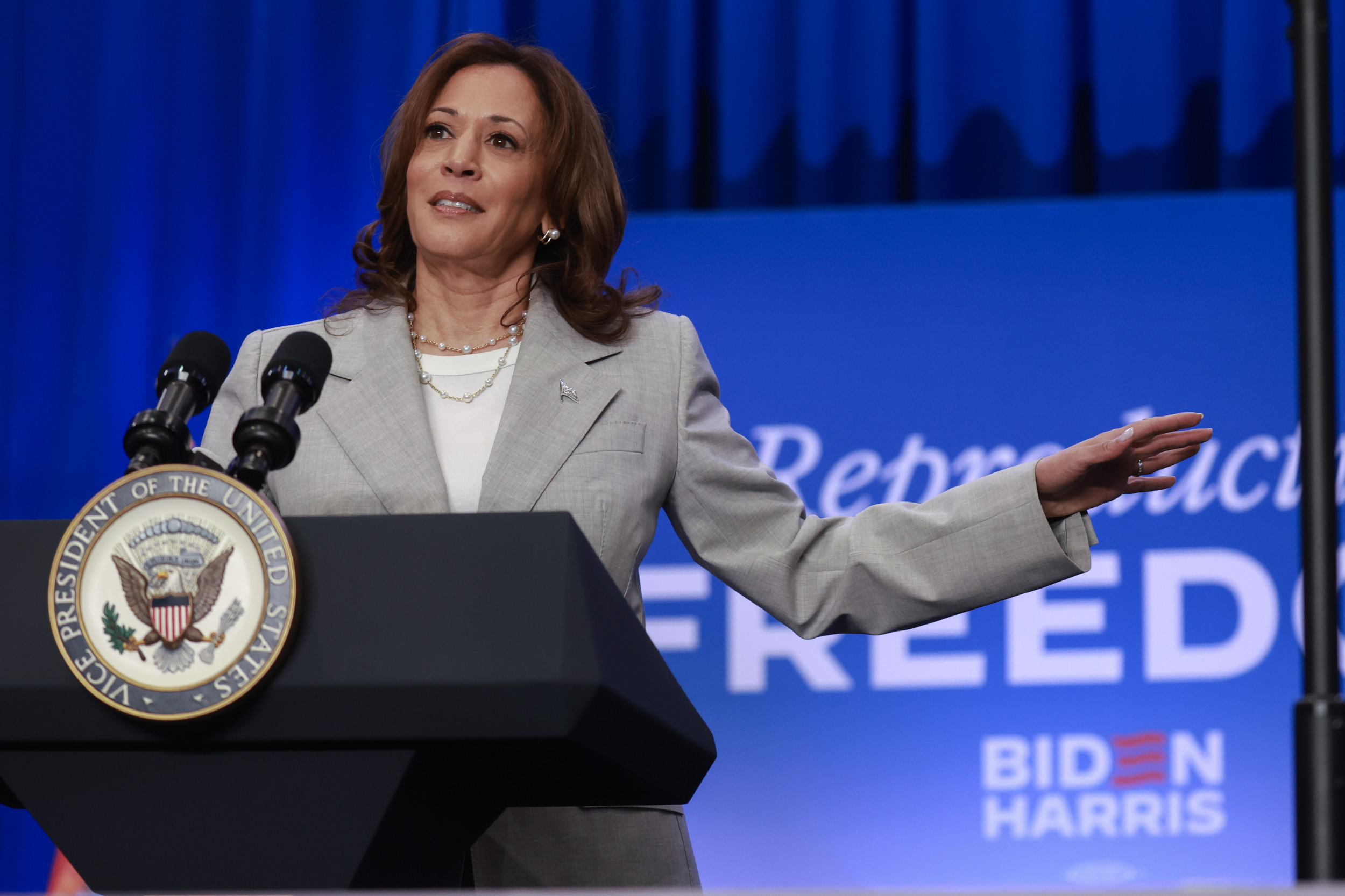 Kamala Harris Holds Major Lead Over Trump Among Florida Independents